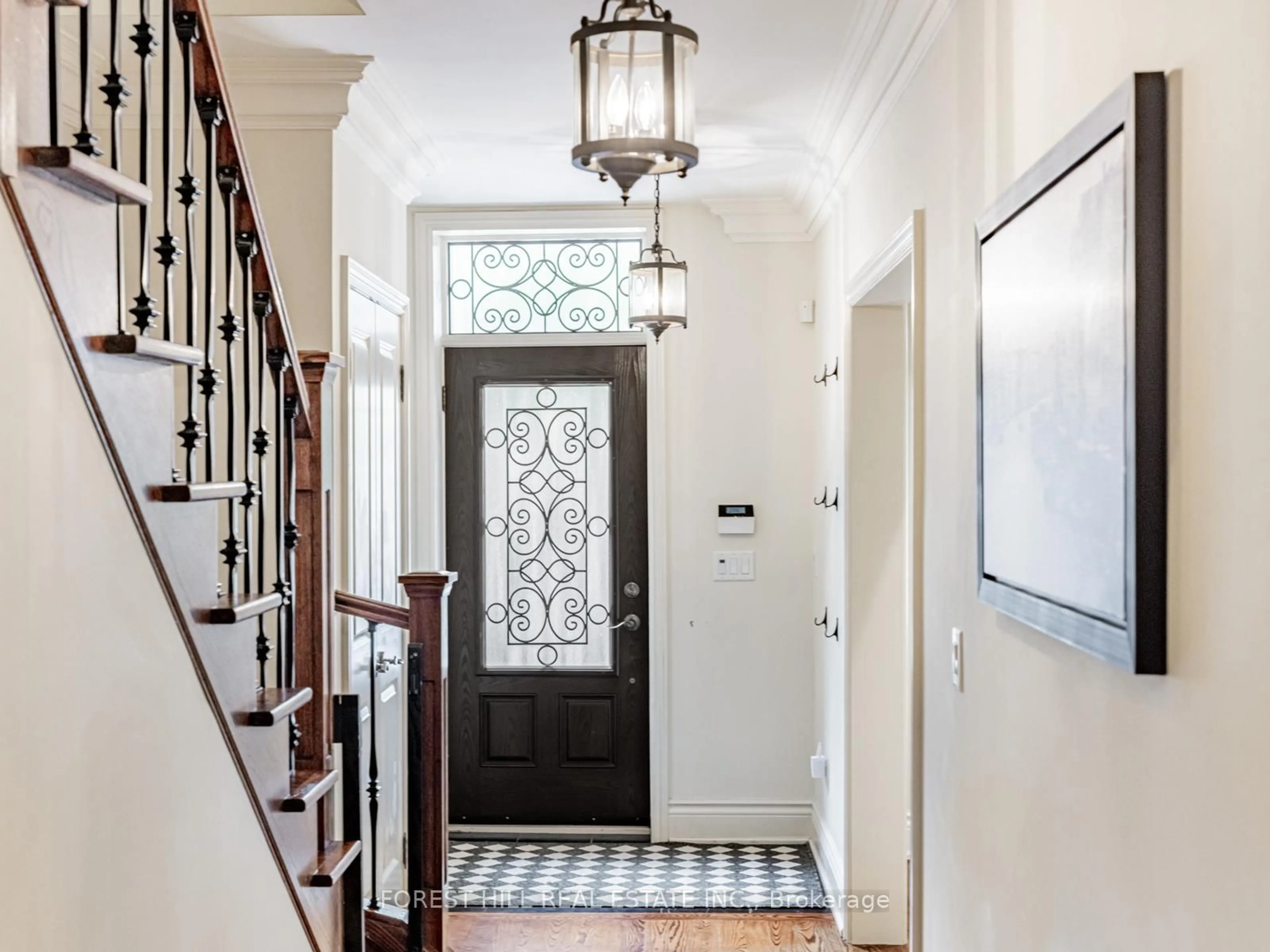 Indoor entryway for 31 Latimer Ave, Toronto Ontario M5N 2M1