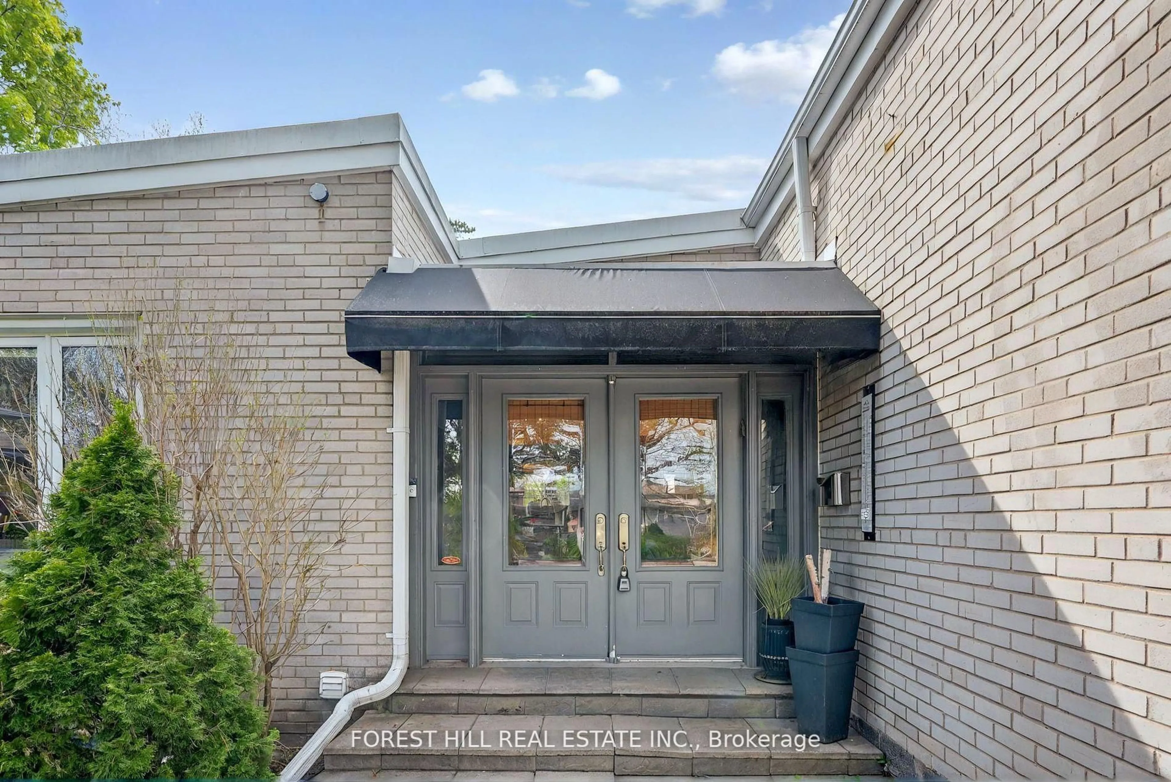 Indoor entryway for 49 Arlstan Dr, Toronto Ontario M3H 4W1
