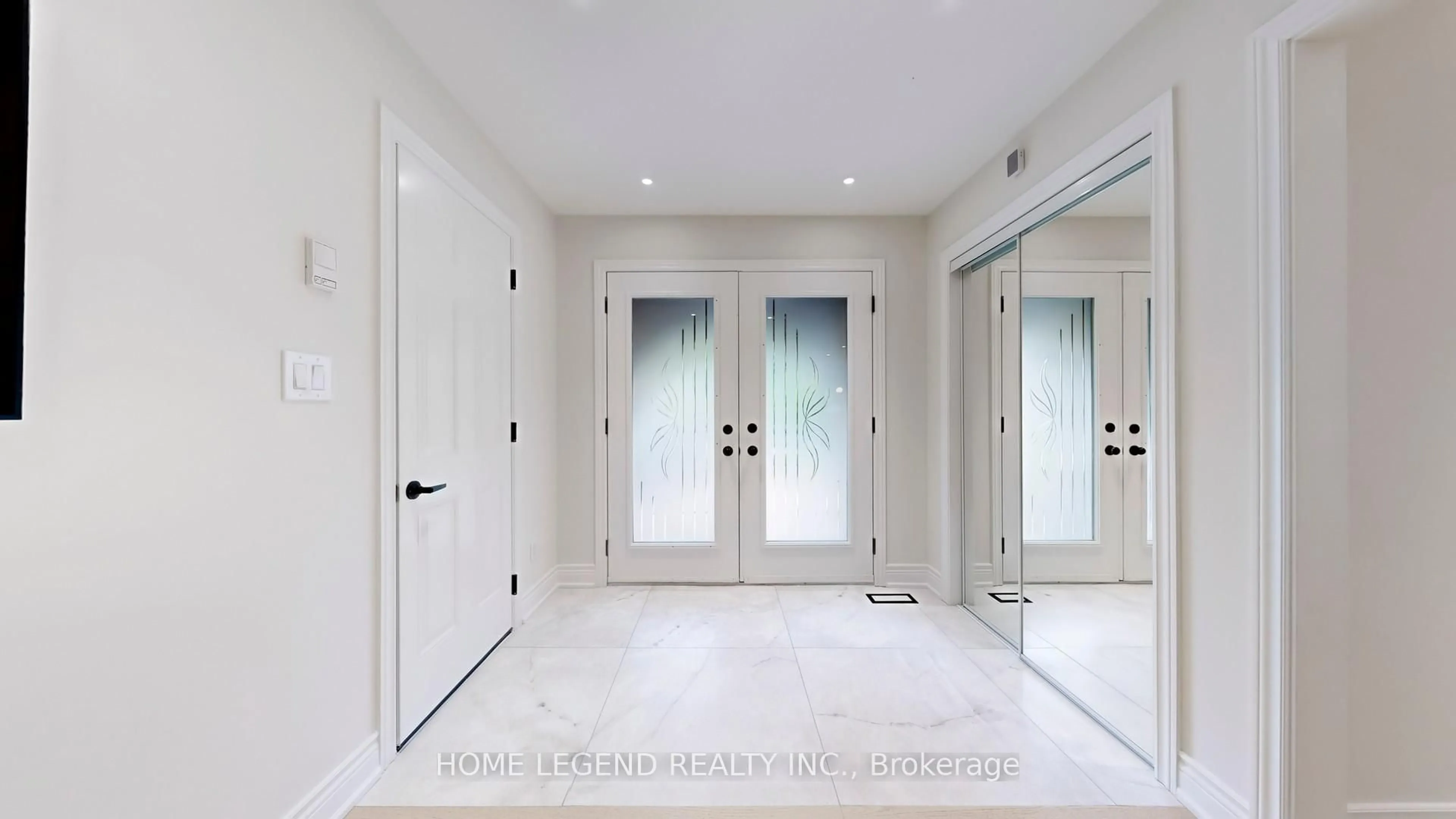 Indoor entryway for 48 Avonwick Gate, Toronto Ontario M3A 2M6