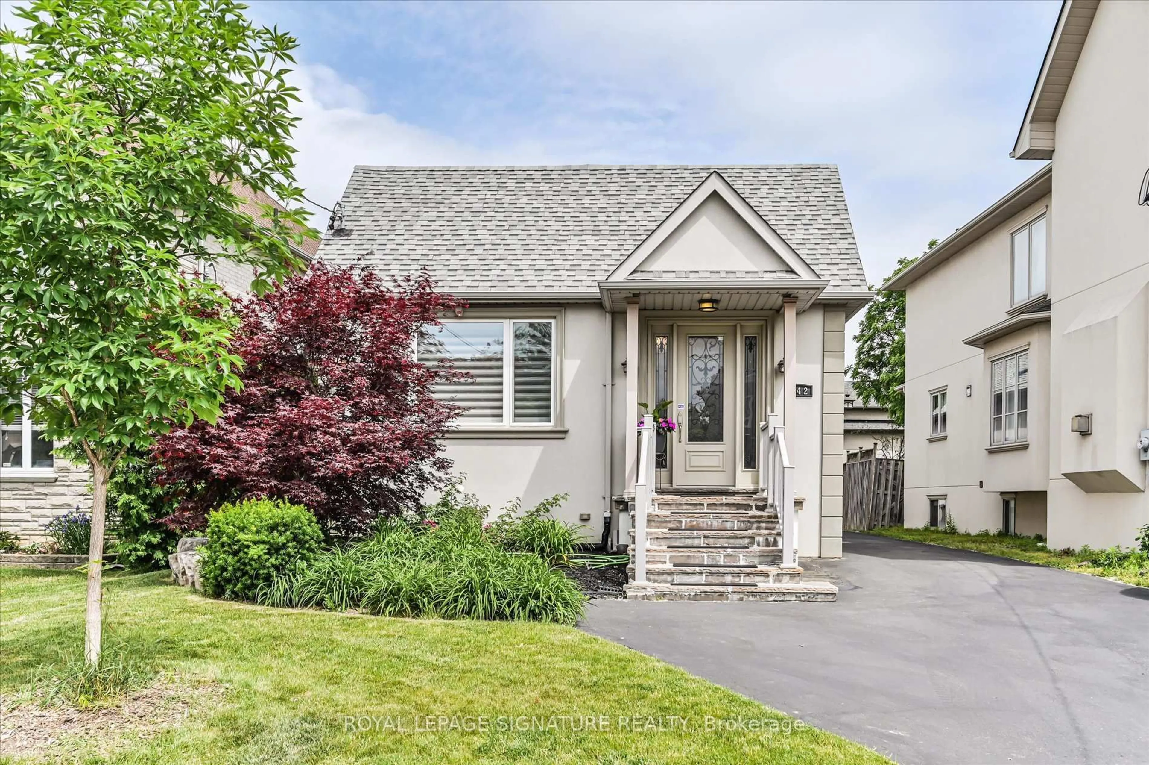 Home with vinyl exterior material, street for 242 Olive Ave, Toronto Ontario M2N 4P6