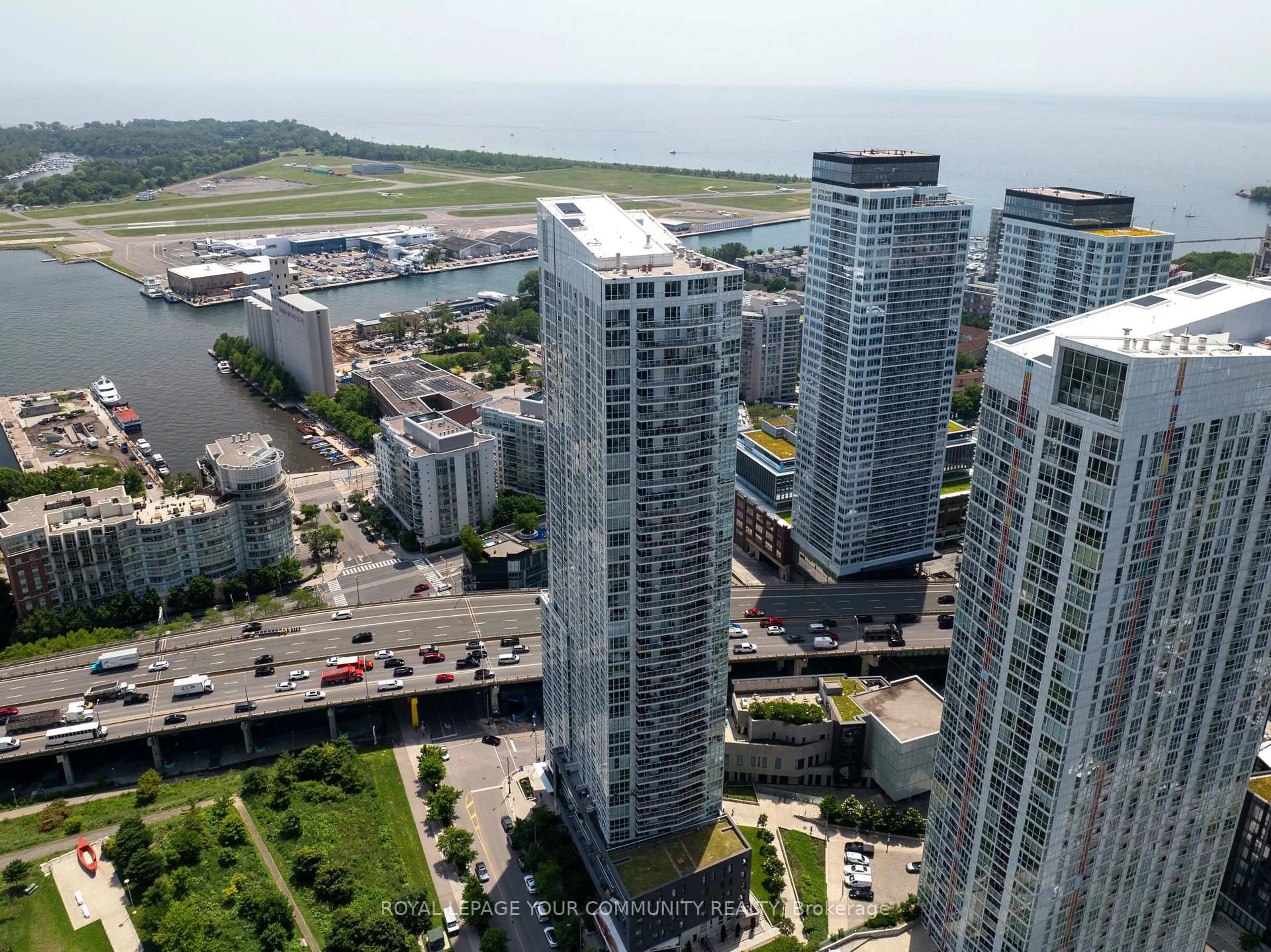 A pic from outside/outdoor area/front of a property/back of a property/a pic from drone, city buildings view from balcony for 17 Bathurst St #3615, Toronto Ontario M5V 0N1