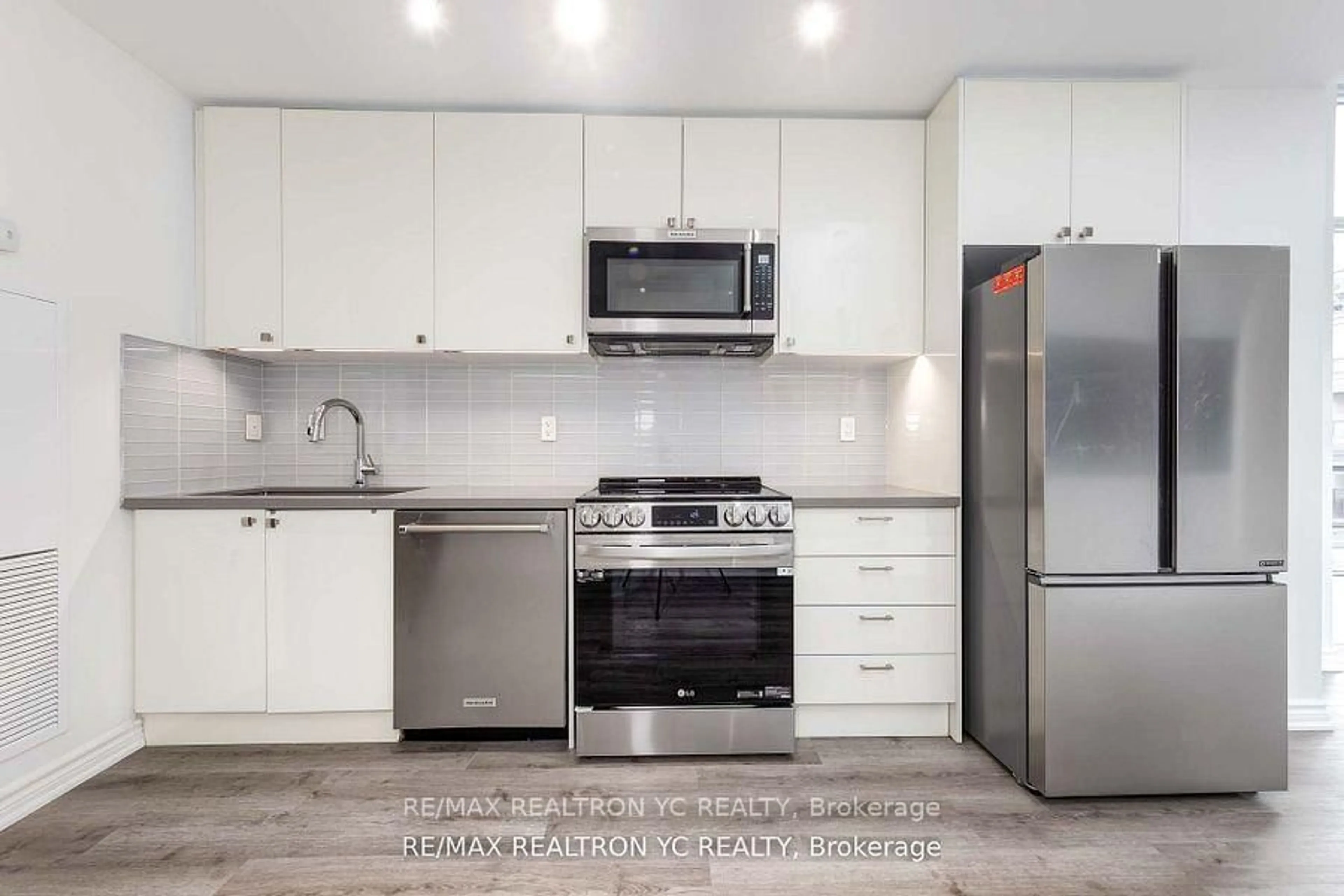 Standard kitchen, unknown for 621 Sheppard Ave #705, Toronto Ontario M2K 0G4
