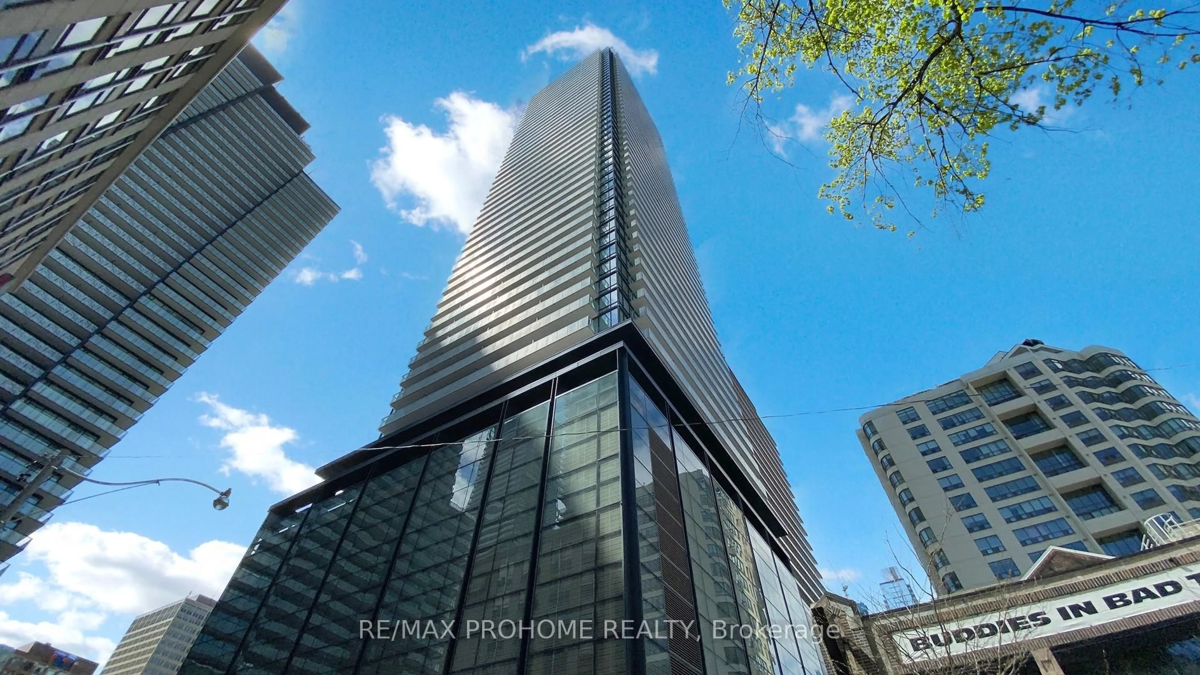 A pic from outside/outdoor area/front of a property/back of a property/a pic from drone, unknown for 501 Yonge St #1612, Toronto Ontario M4Y 1Y4