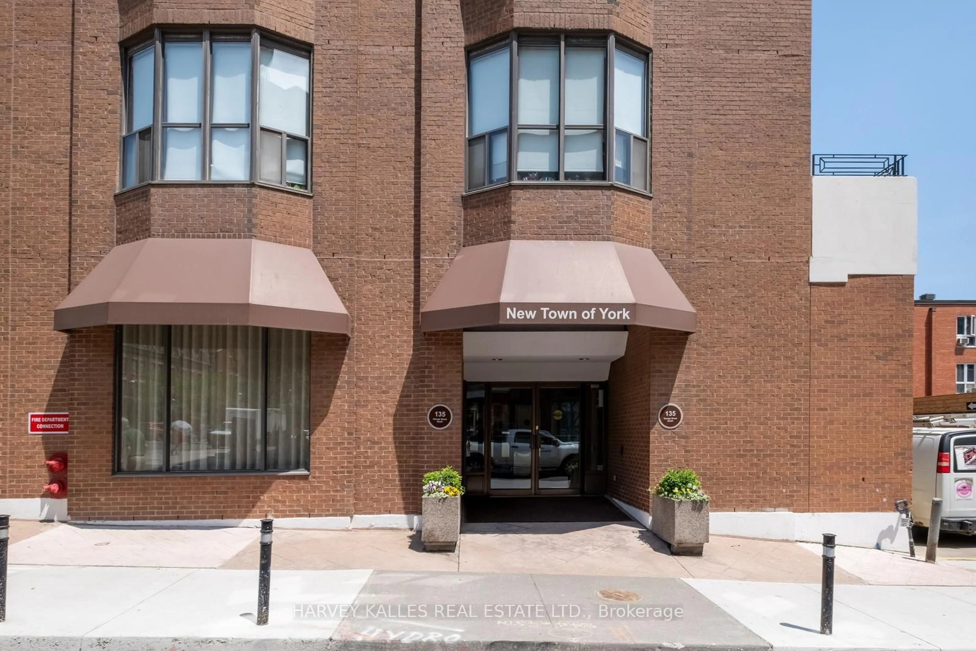Indoor foyer for 135 George St #202, Toronto Ontario M5A 4E8