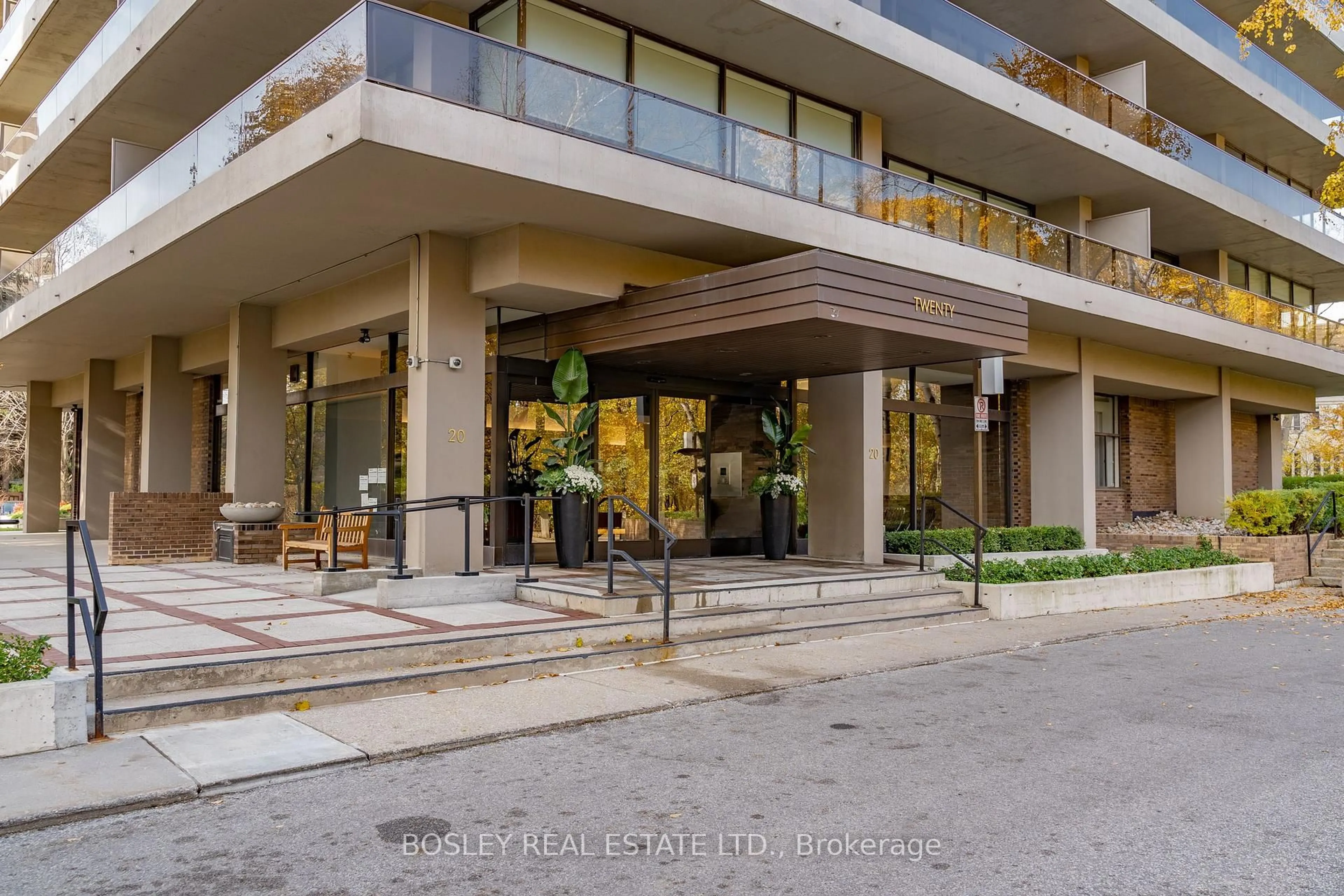 Patio, unknown for 20 Avoca Ave #406, Toronto Ontario M4T 2B8