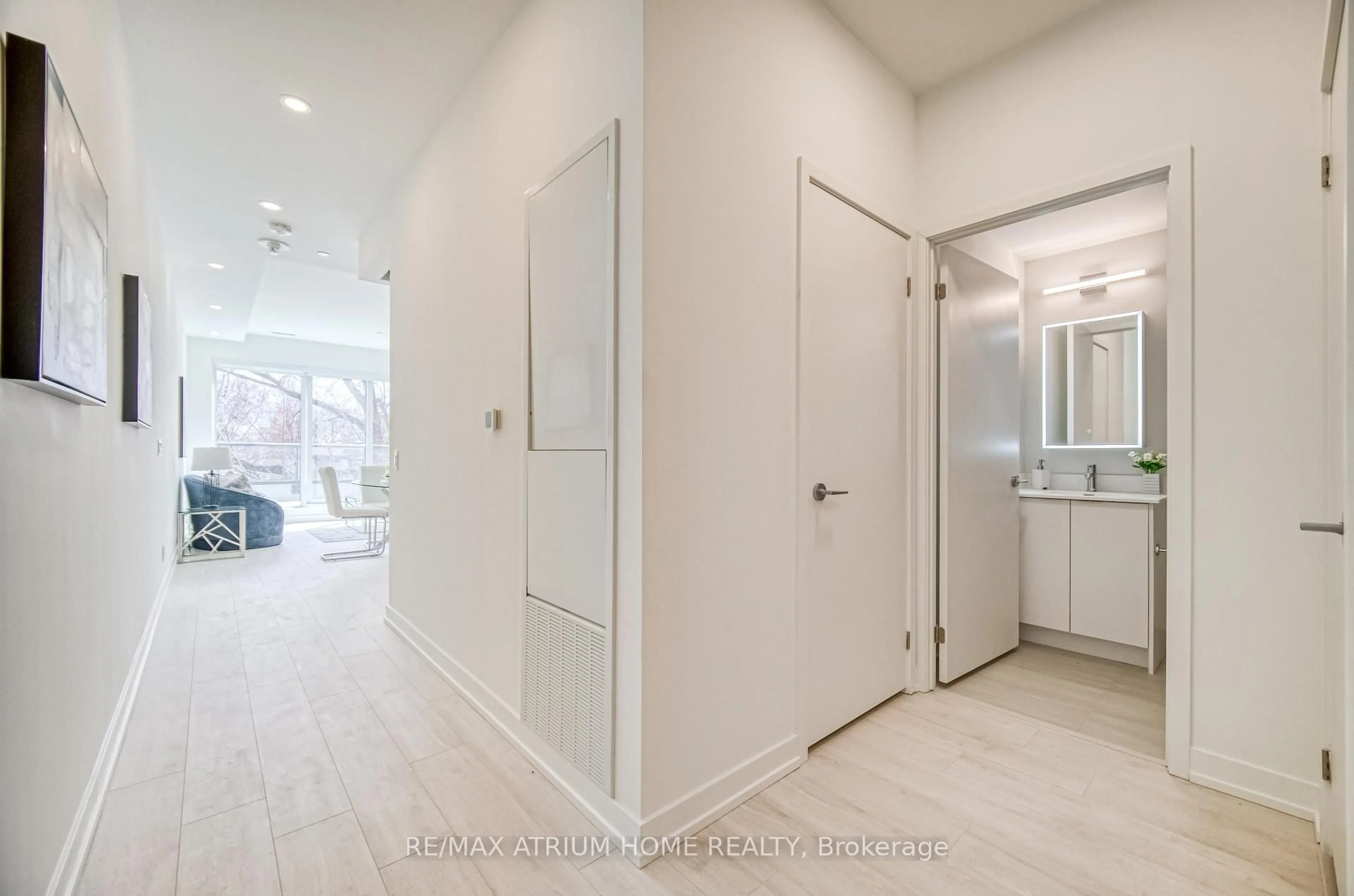 Indoor entryway for 181 Sheppard Ave #223, Toronto Ontario M2N 0L9