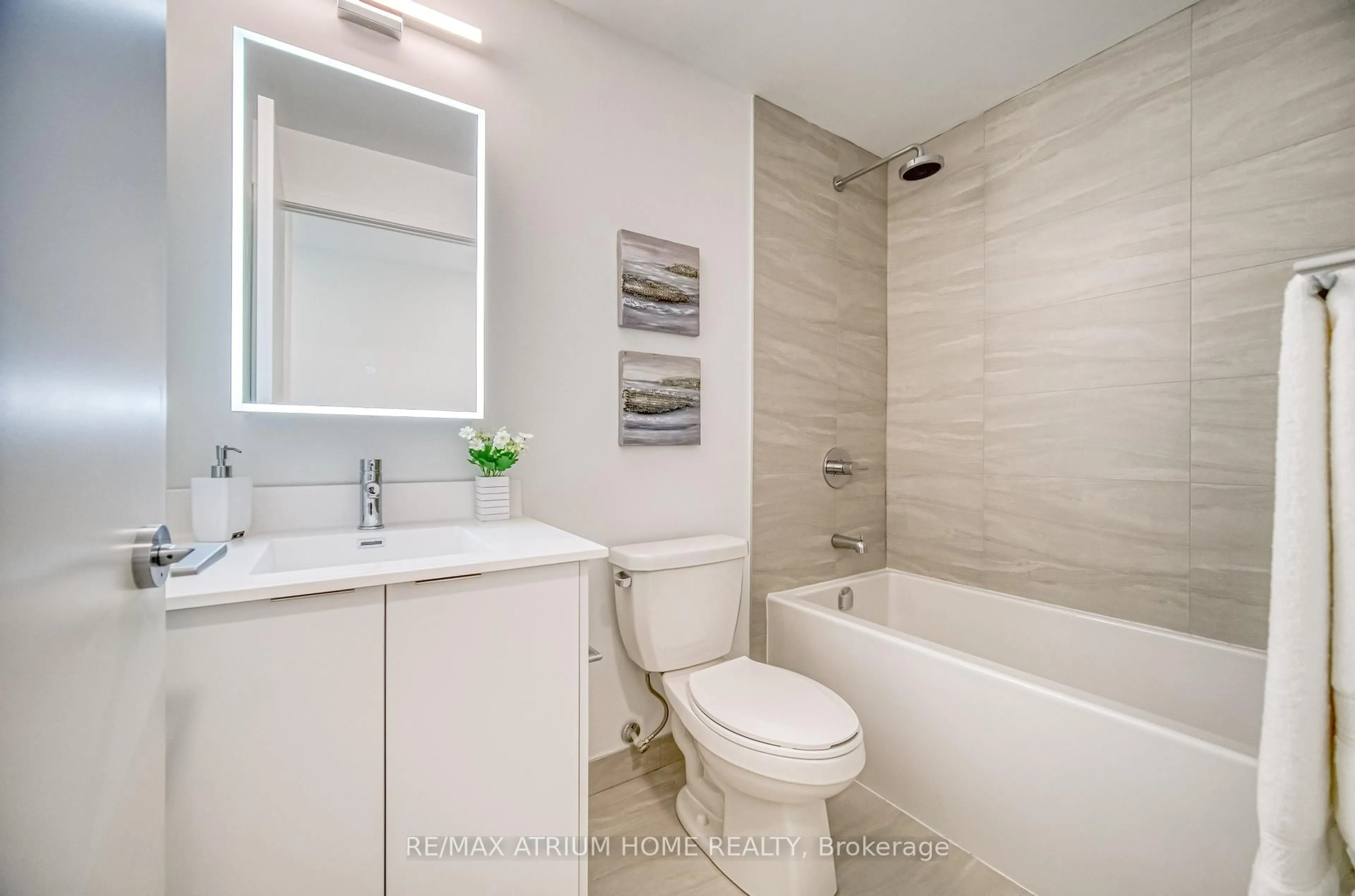 Standard bathroom, ceramic/tile floor for 181 Sheppard Ave #223, Toronto Ontario M2N 0L9