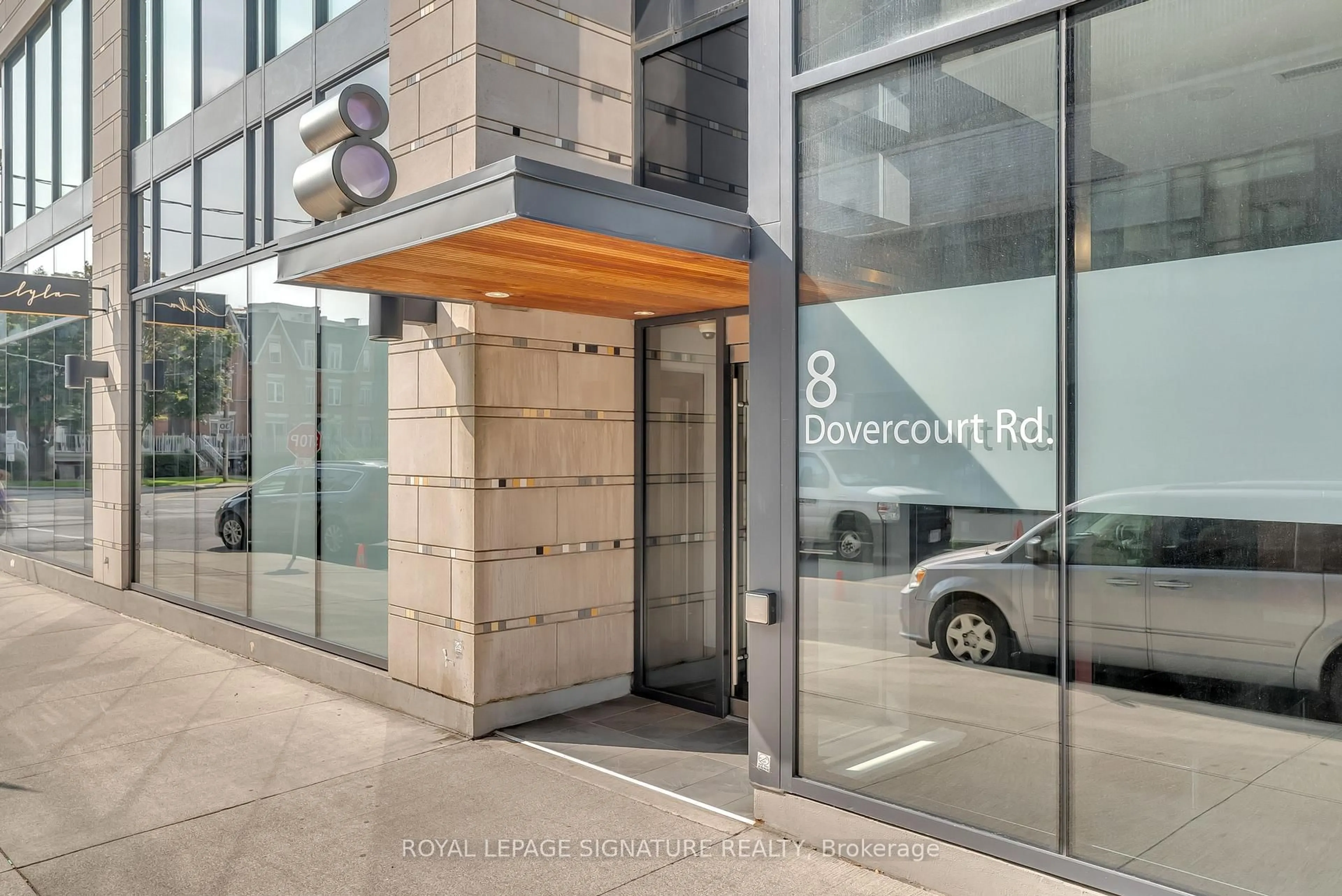 Indoor foyer for 8 Dovercourt Rd #609, Toronto Ontario M6J 0B6