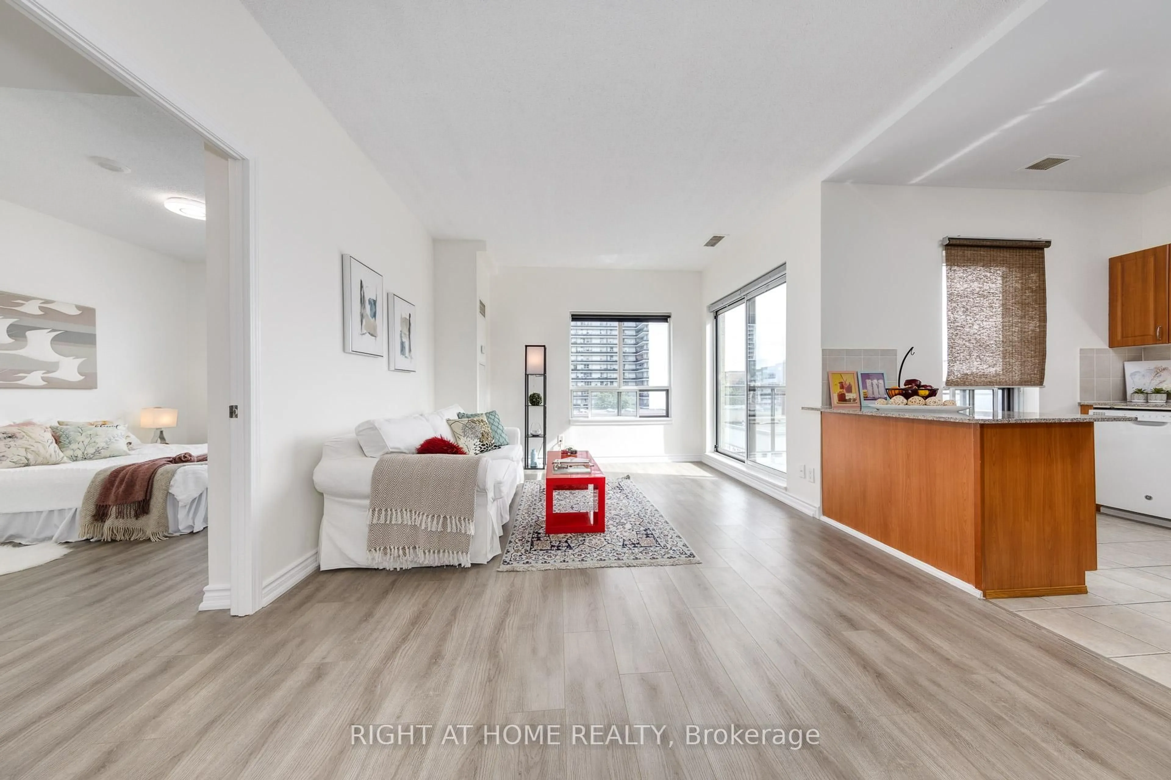 Living room with furniture, wood/laminate floor for 5940 Yonge St #Ph3, Toronto Ontario M2M 4M6