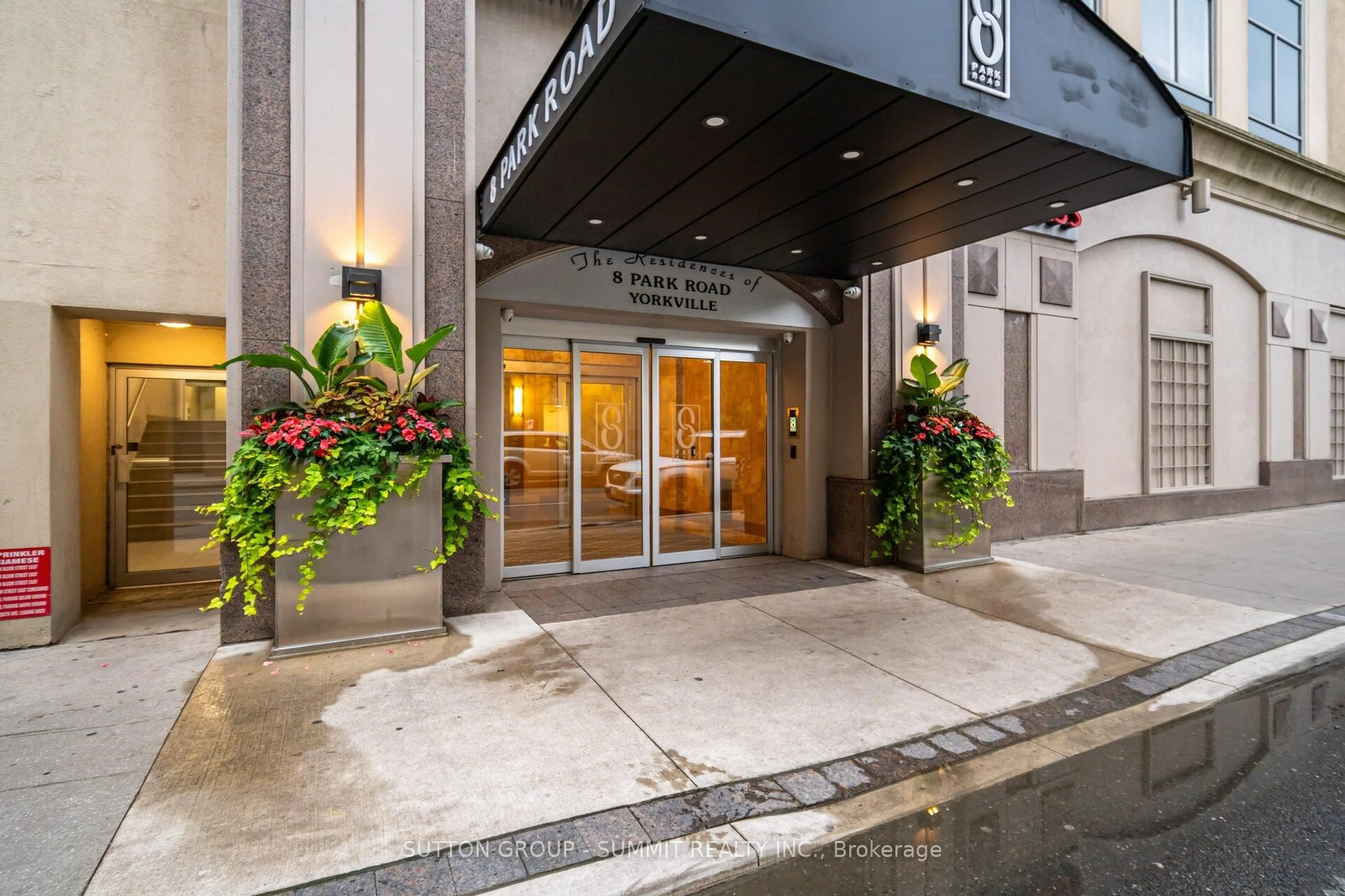Indoor foyer for 8 Park Rd #2001, Toronto Ontario M4W 3S5
