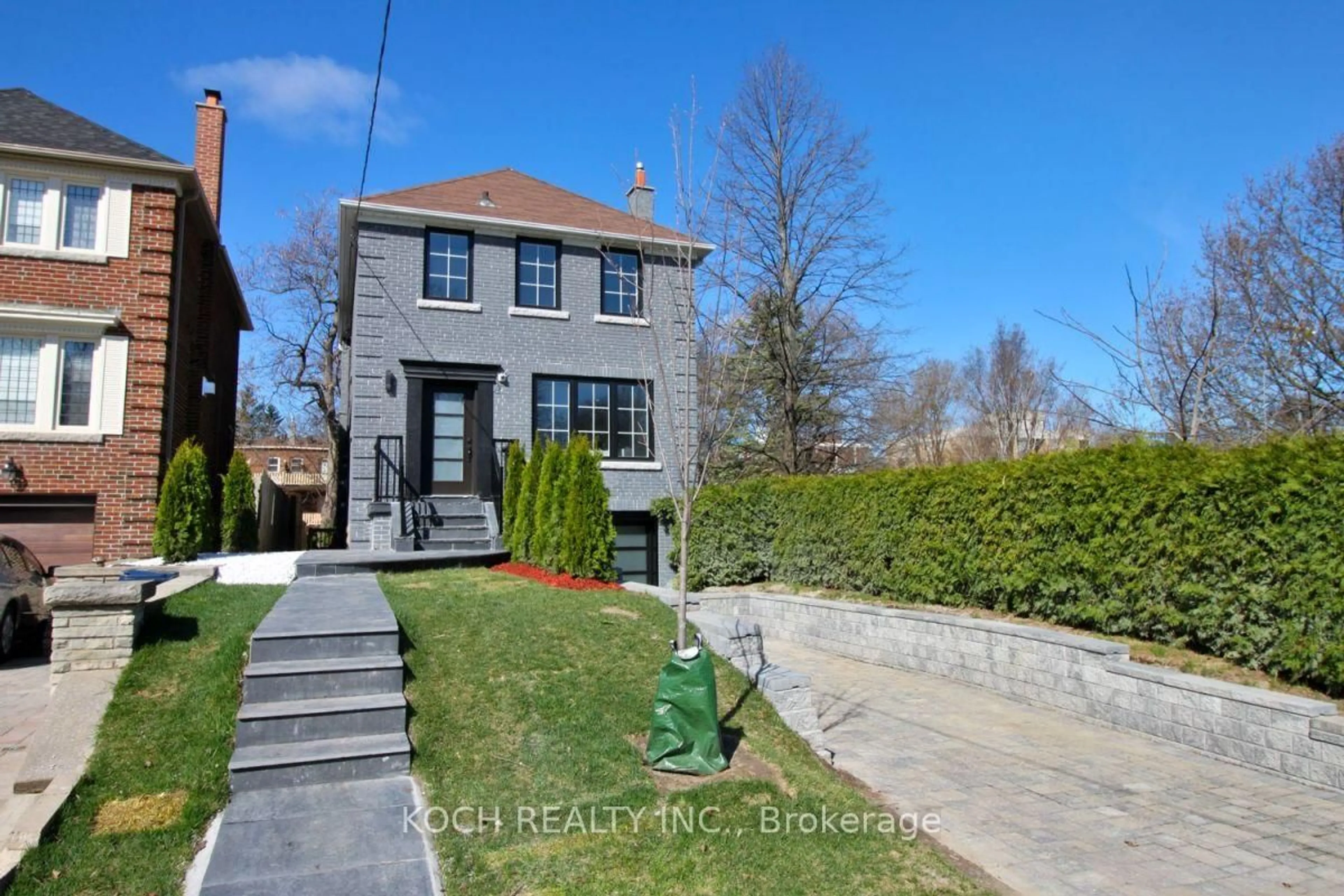 A pic from outside/outdoor area/front of a property/back of a property/a pic from drone, street for 160 Donegall Dr, Toronto Ontario M4G 3H2