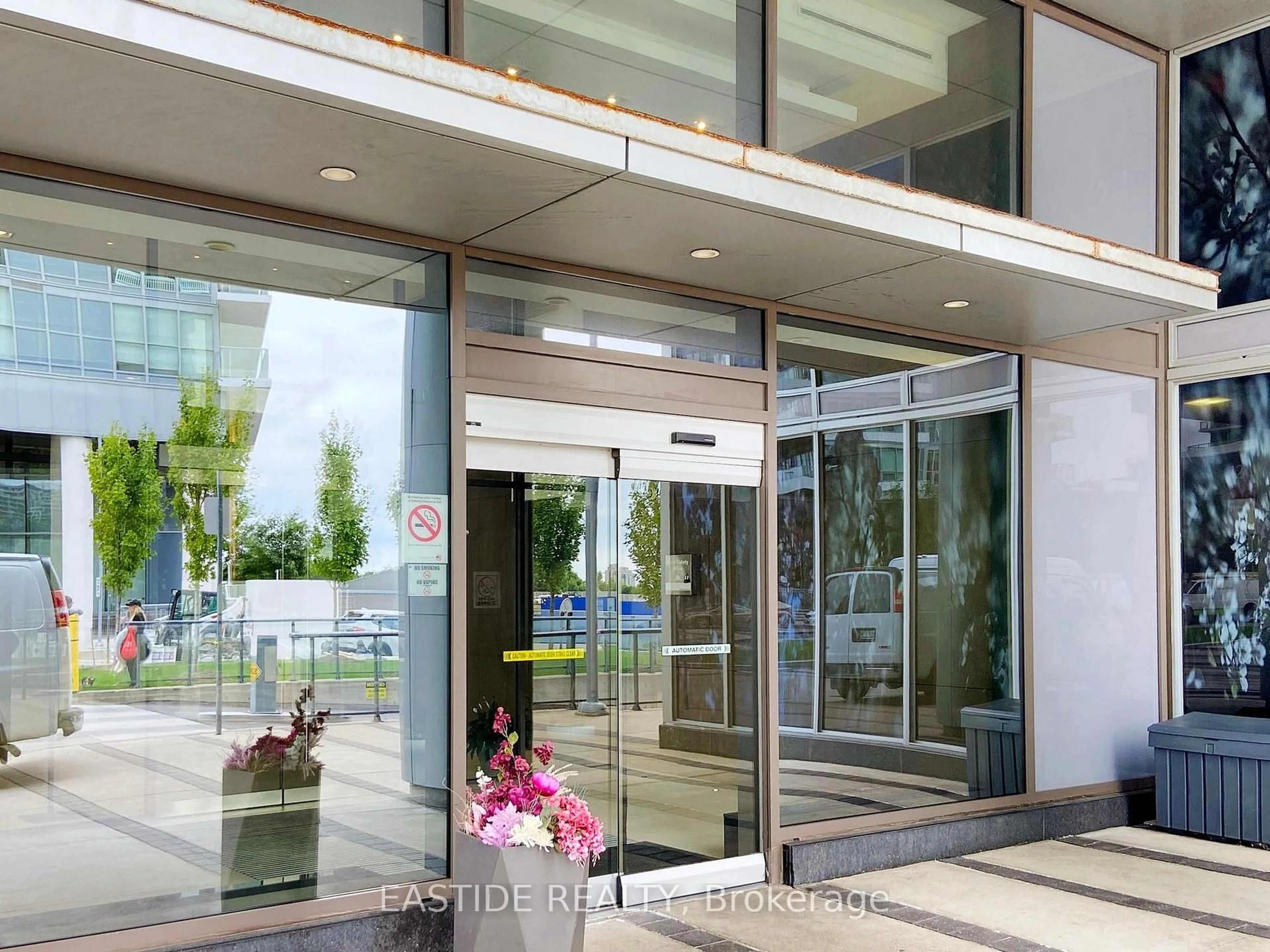 Indoor foyer for 121 Mcmahon Dr #2516, Toronto Ontario M2K 0C1