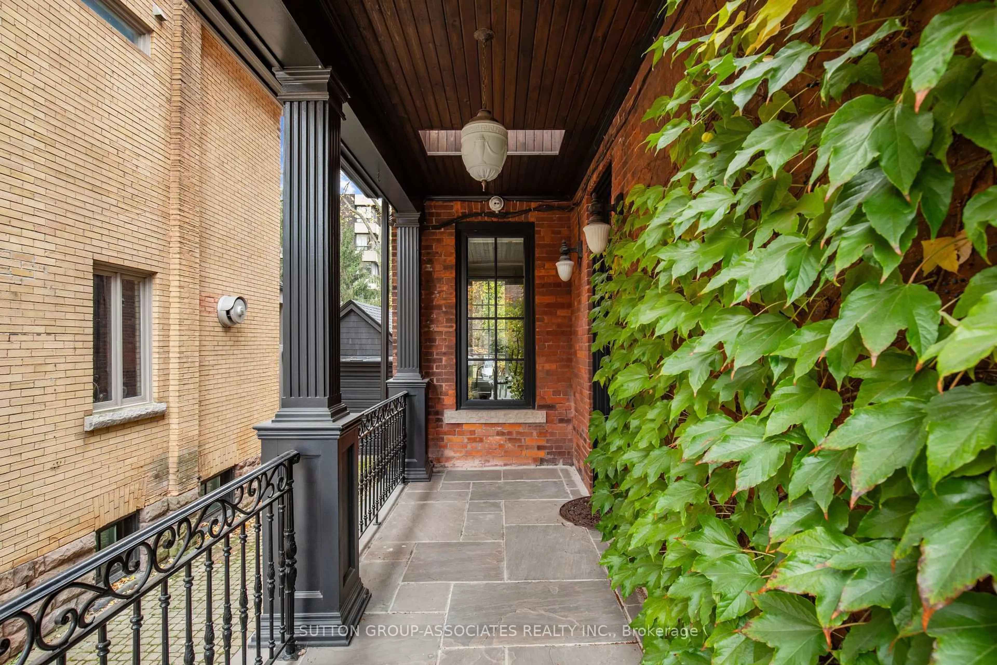 Unknown for 72 Admiral Rd, Toronto Ontario M5R 2L5