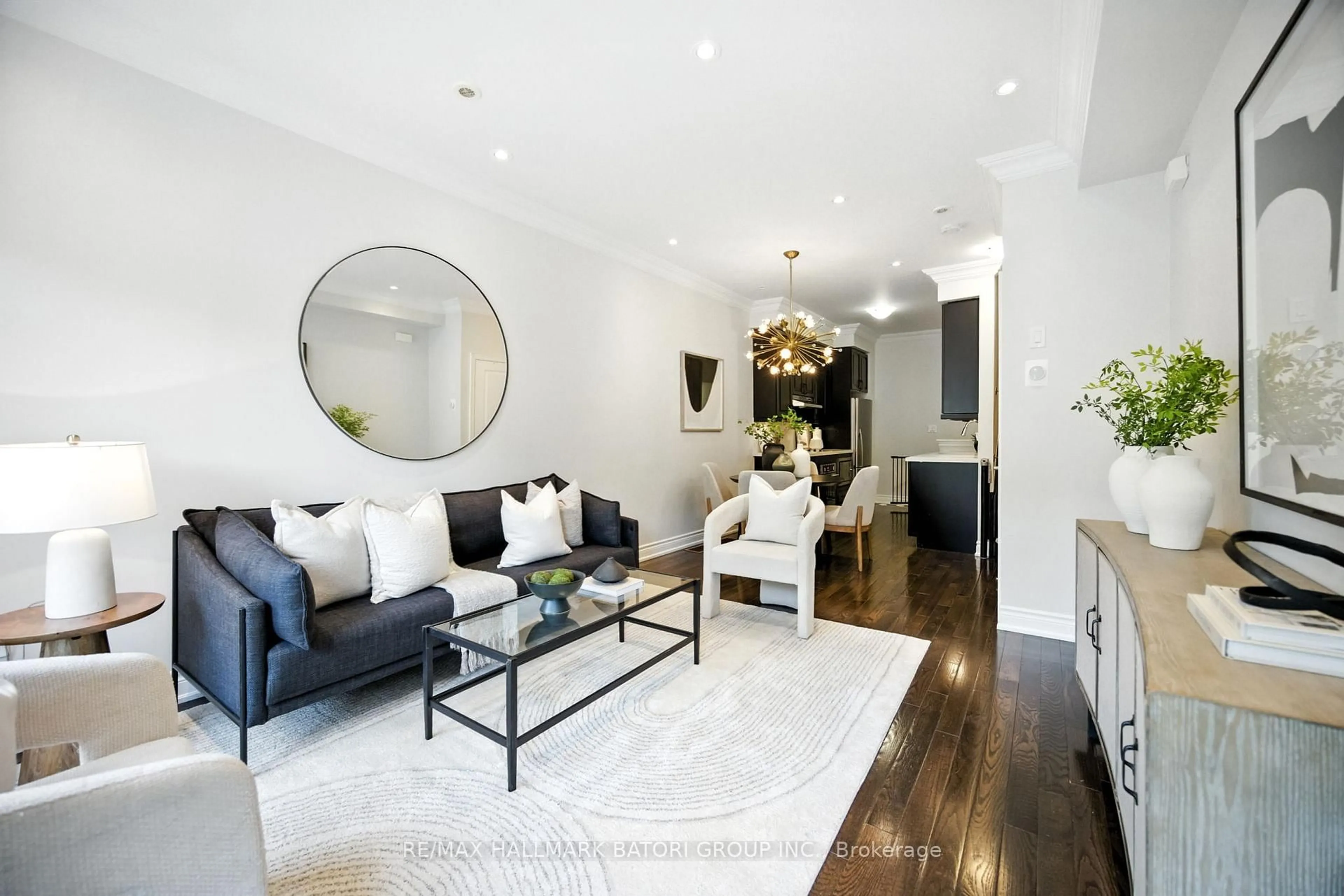 Living room with furniture, unknown for 2110 Bayview Ave, Toronto Ontario M4N 0A4