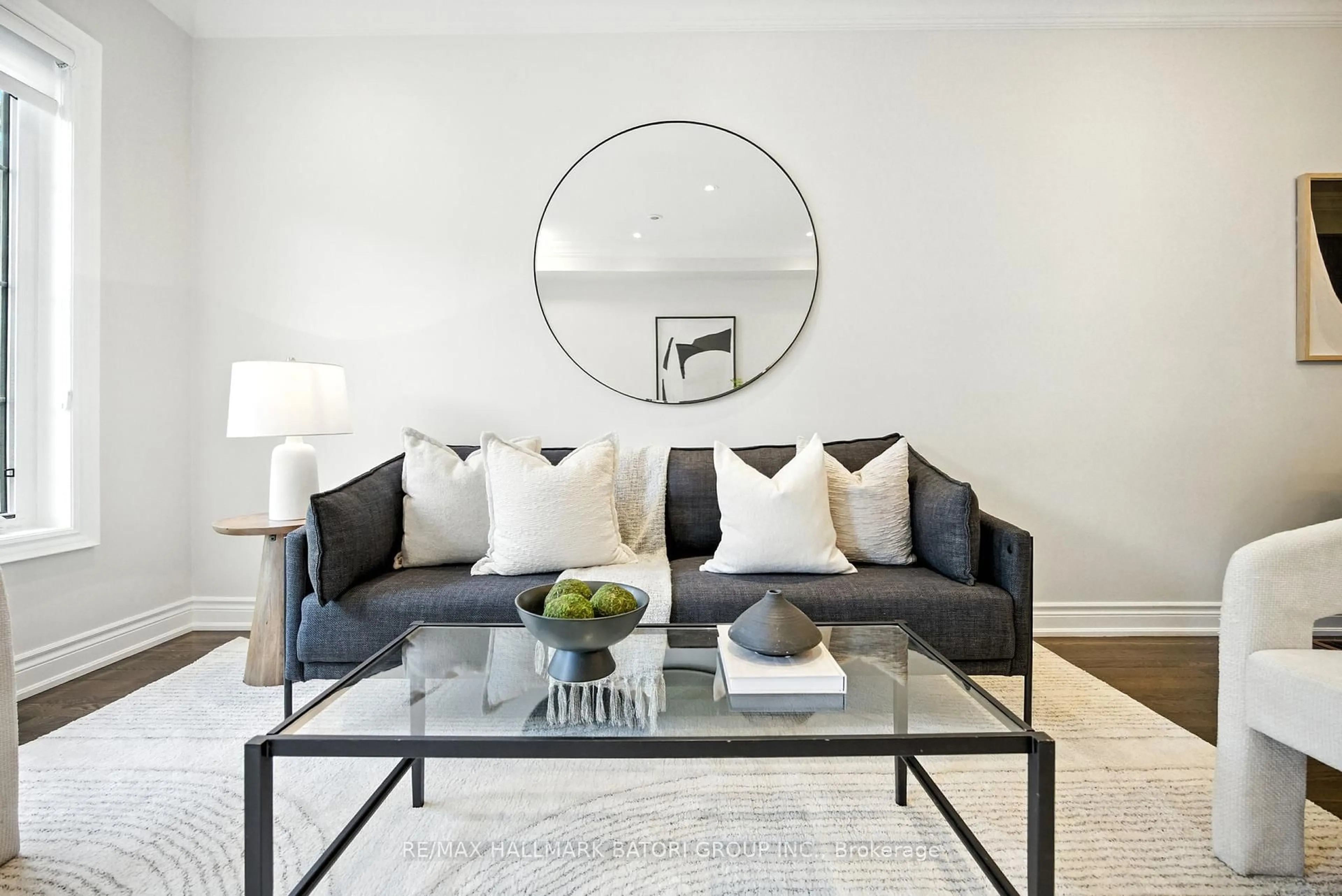 Living room with furniture, unknown for 2110 Bayview Ave, Toronto Ontario M4N 0A4