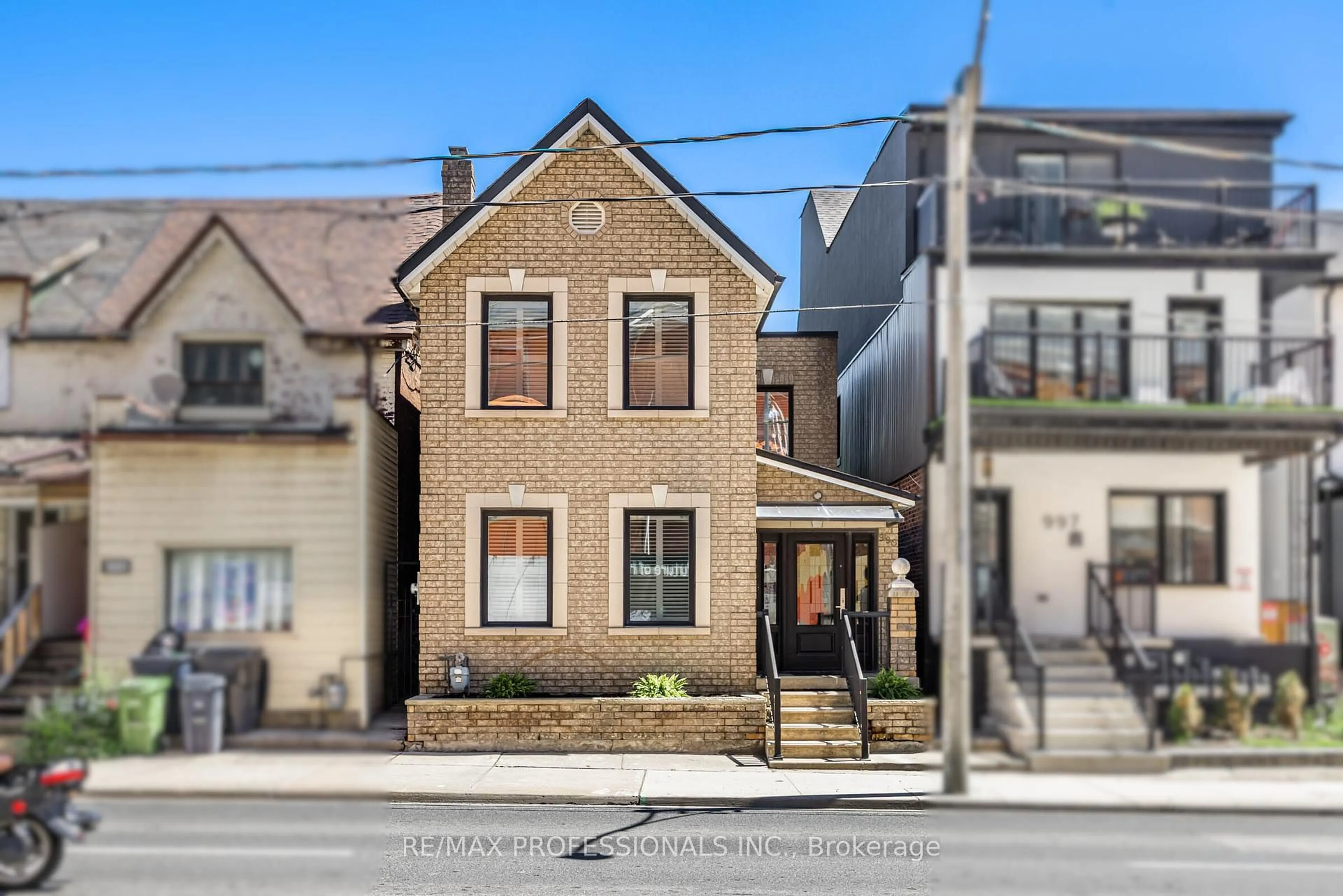 Home with brick exterior material, street for 999 Dufferin St, Toronto Ontario M6H 4B2