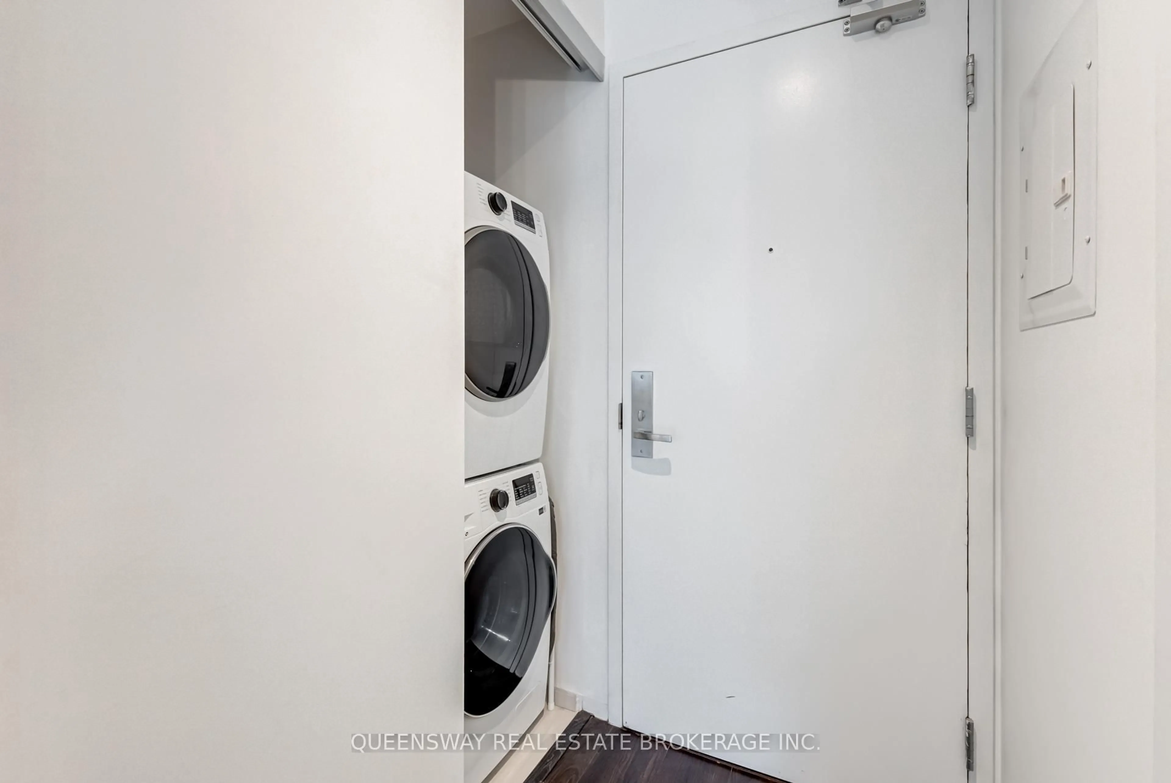 Laundry room for 8 Charlotte St #509, Toronto Ontario M5V 0K4