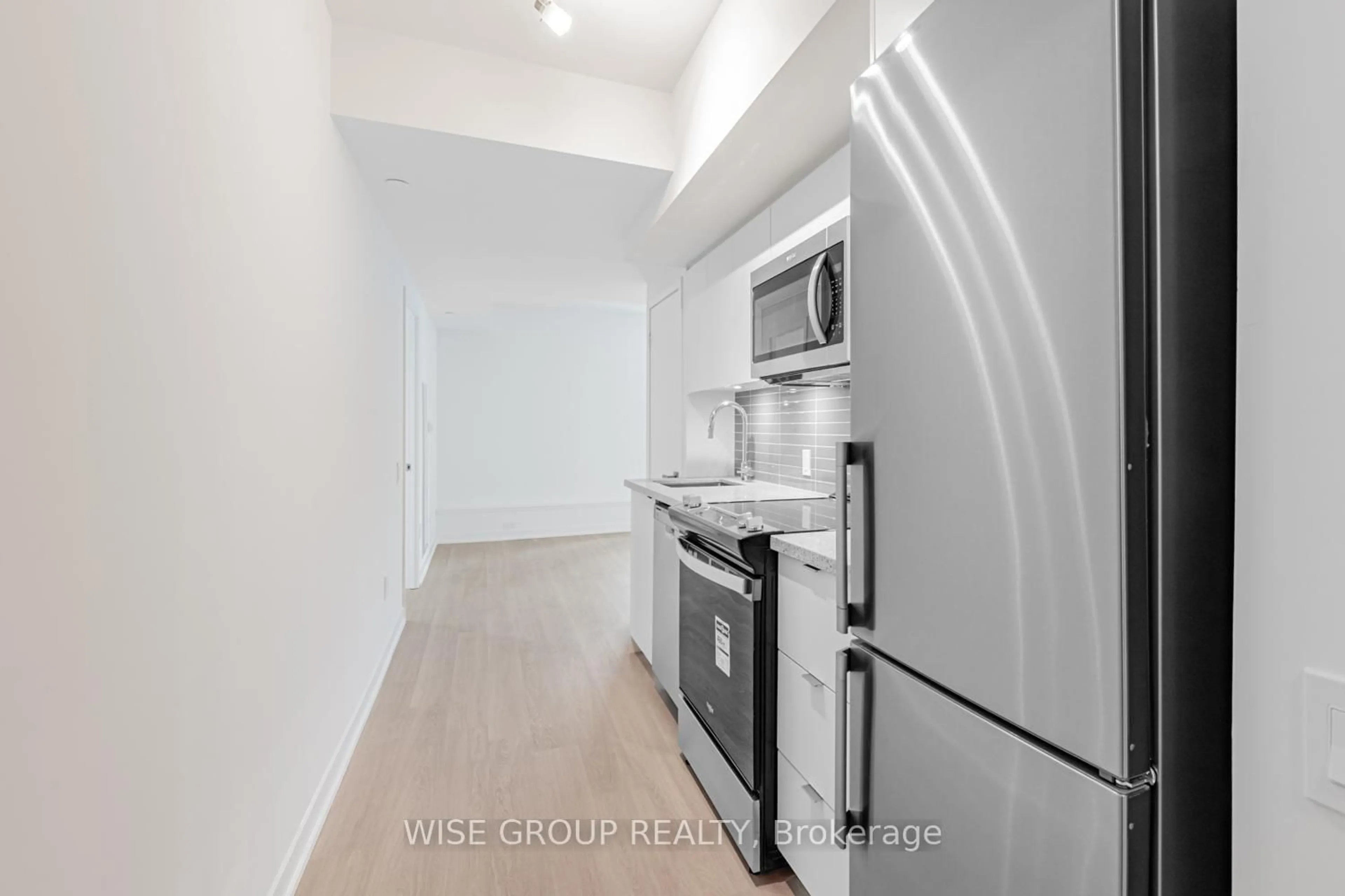 Standard kitchen, unknown for 500 Wilson Ave #303, Toronto Ontario M3H 5Y9