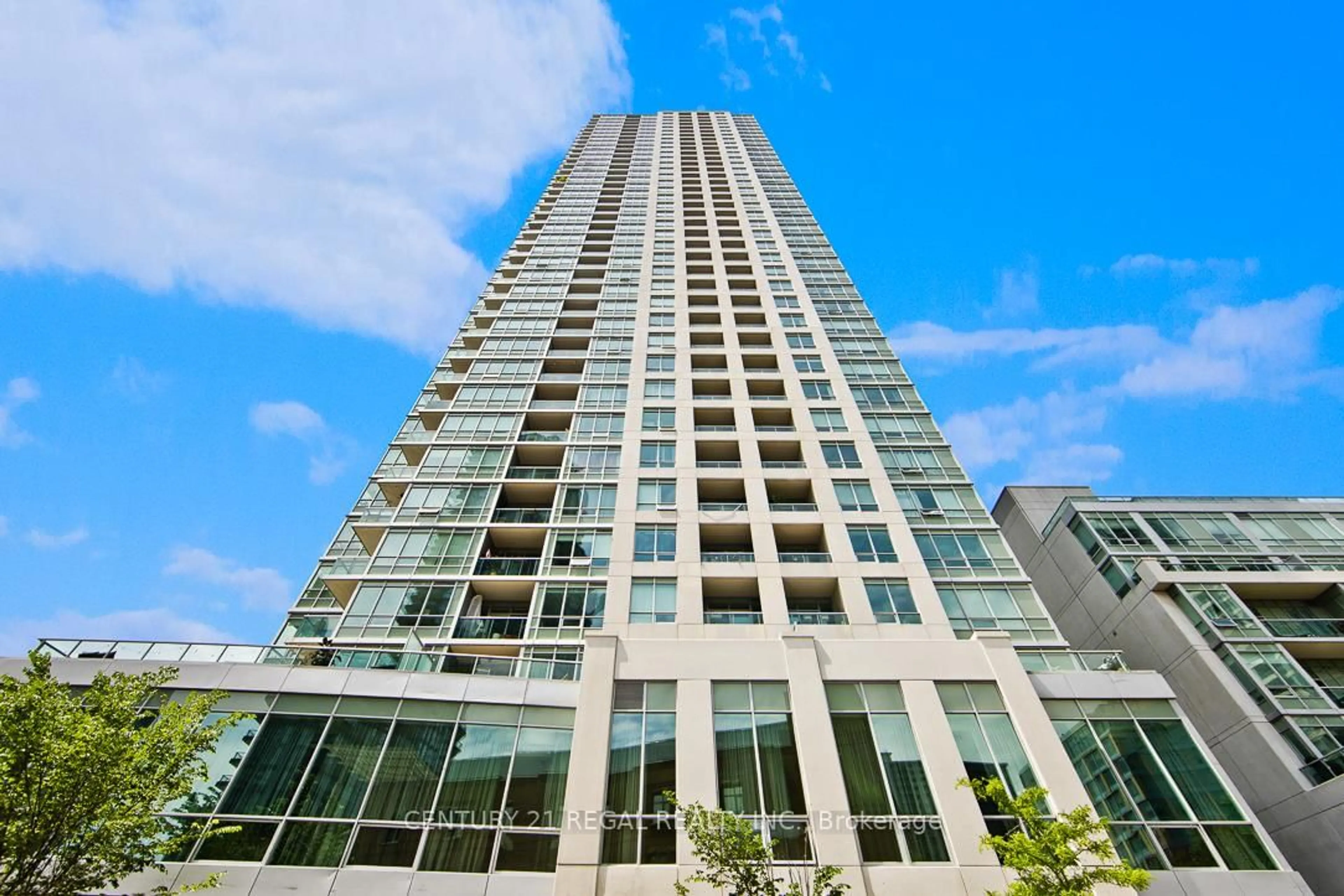 Indoor foyer for 120 Homewood Ave #406, Toronto Ontario M4Y 2J3