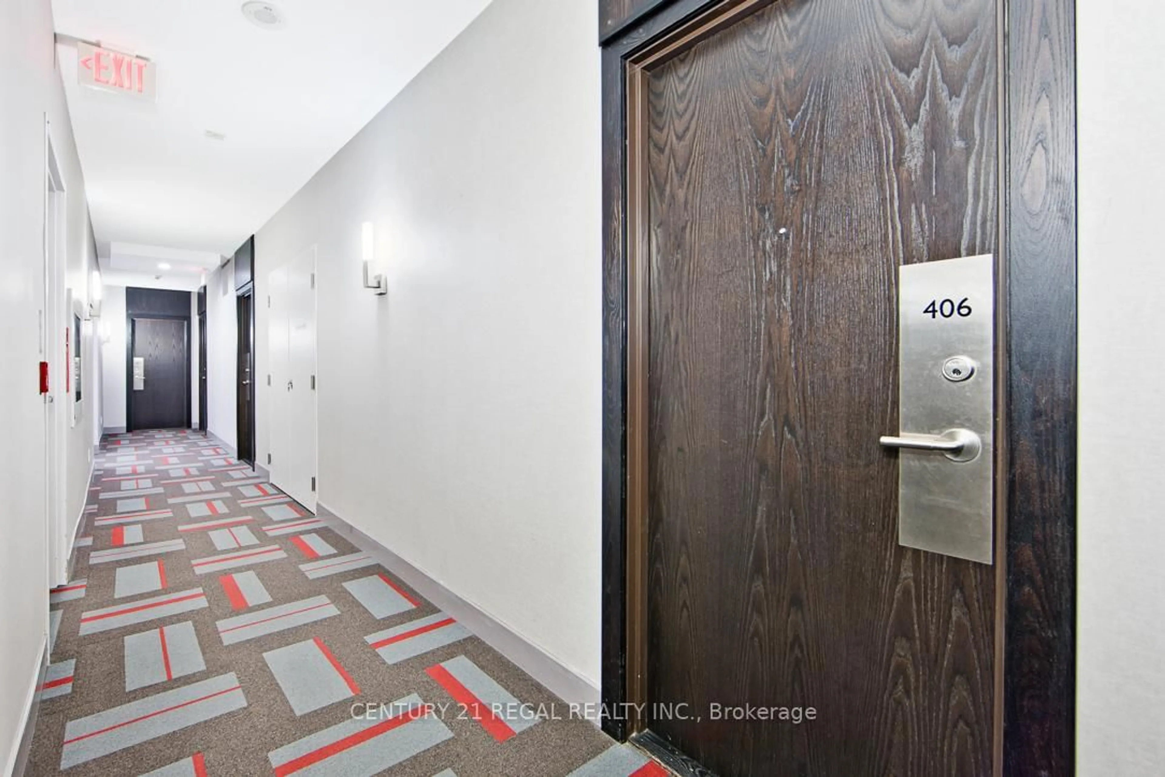 Indoor foyer for 120 Homewood Ave #406, Toronto Ontario M4Y 2J3