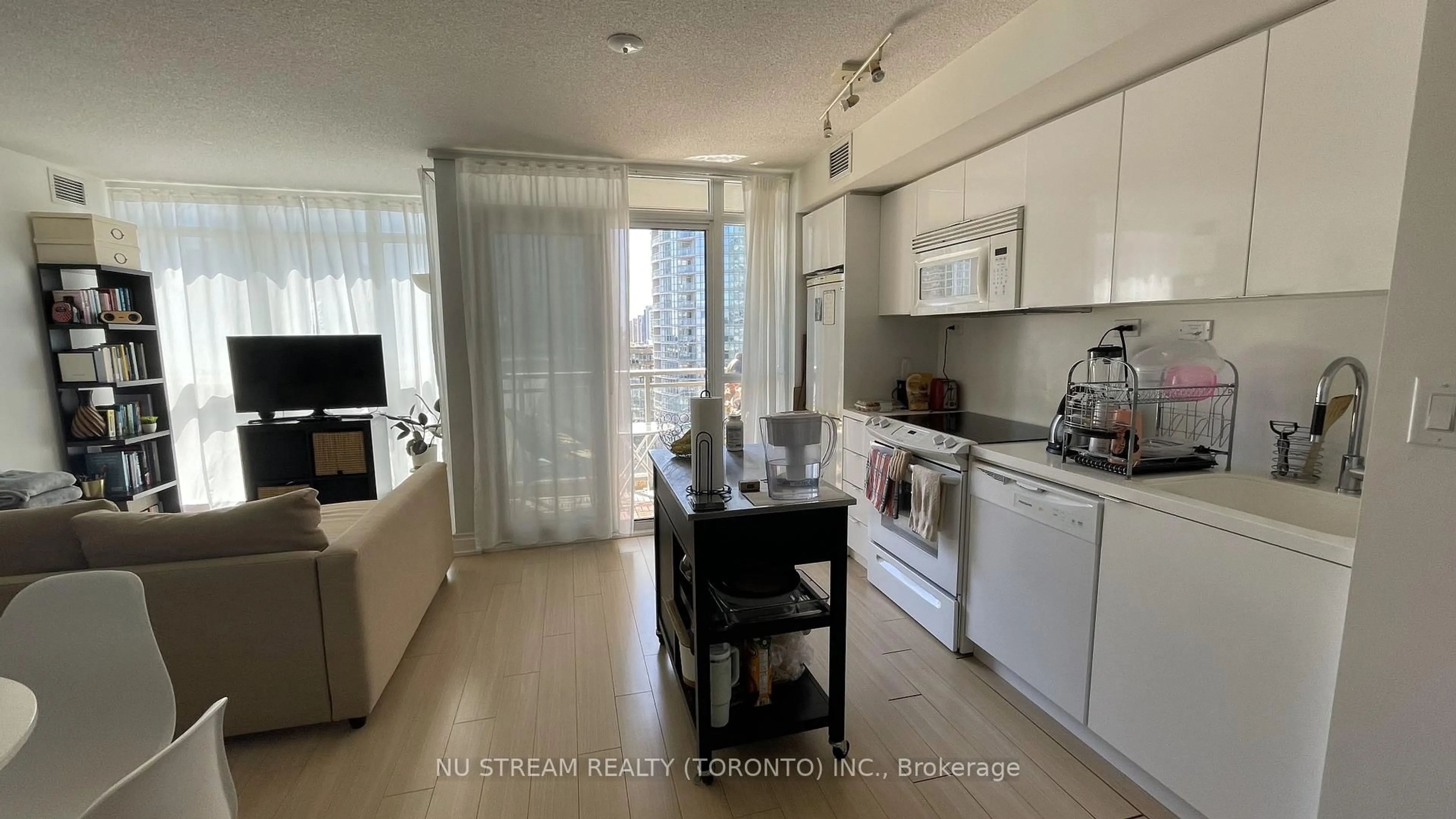 Unknown for 10 Capreol Crt #1201, Toronto Ontario M5V 4B3