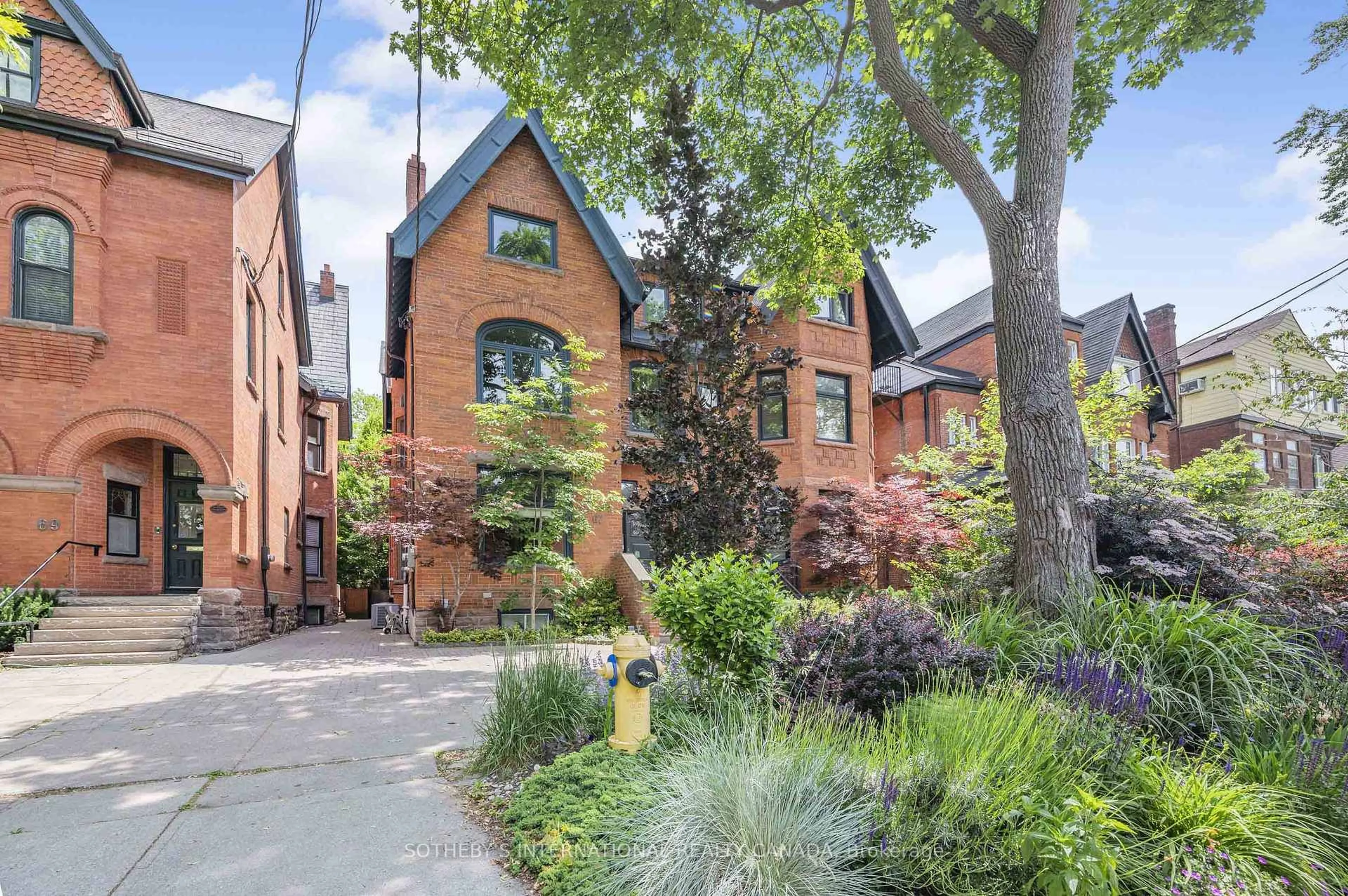 Home with brick exterior material, street for 67 Madison Ave, Toronto Ontario M5R 2S3