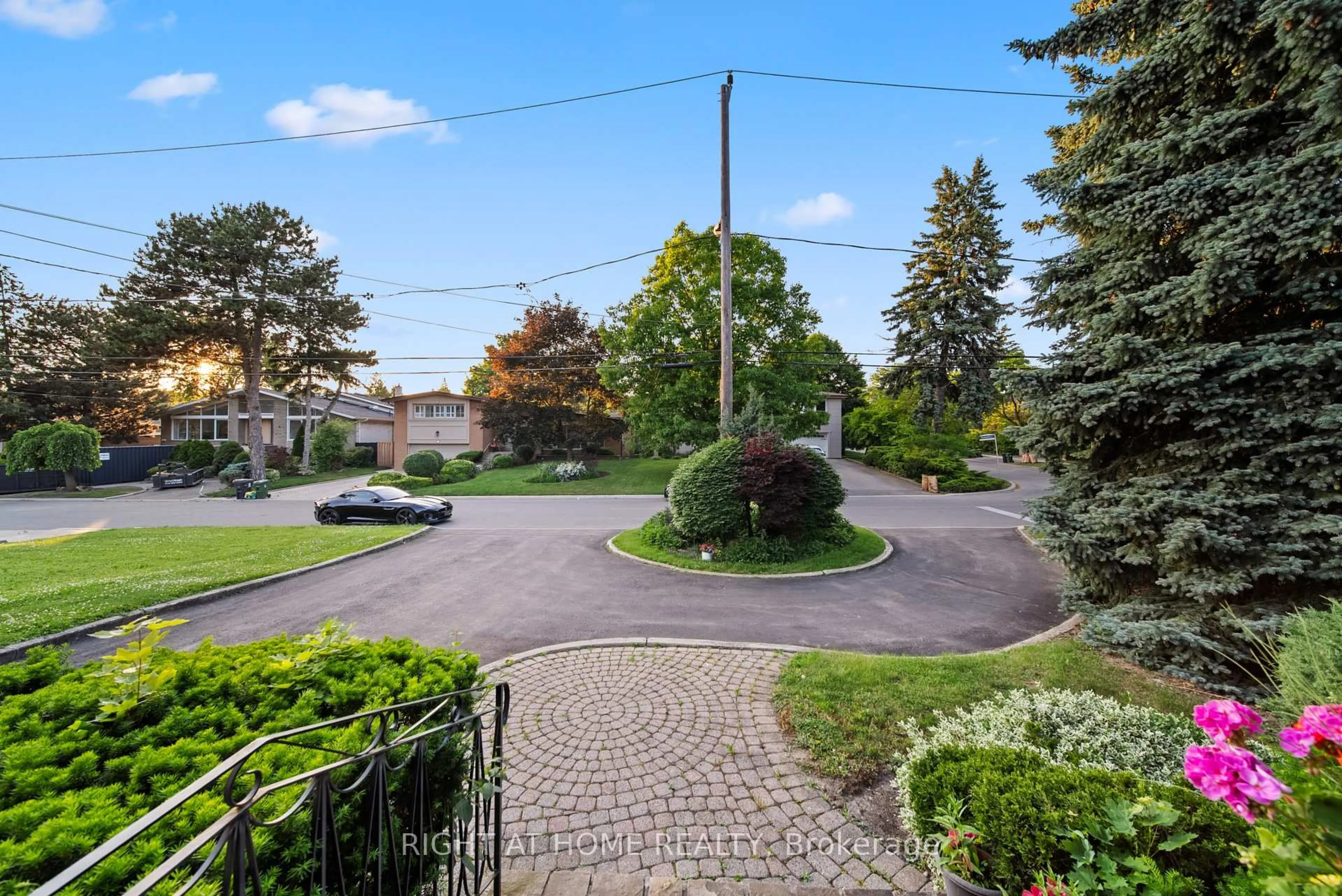 Unknown for 1 Denmark Cres, Toronto Ontario M2R 1J3