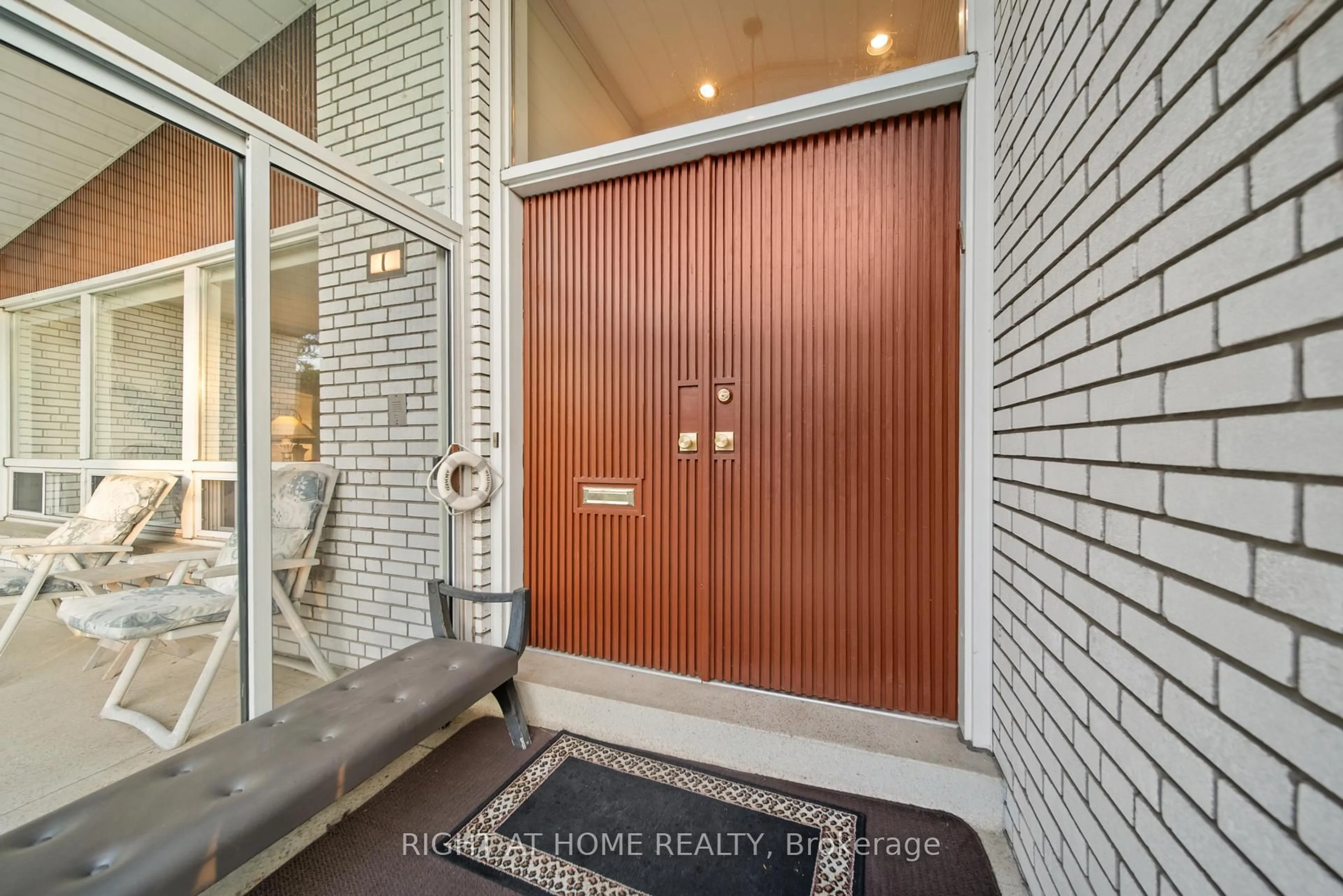 Indoor entryway for 1 Denmark Cres, Toronto Ontario M2R 1J3