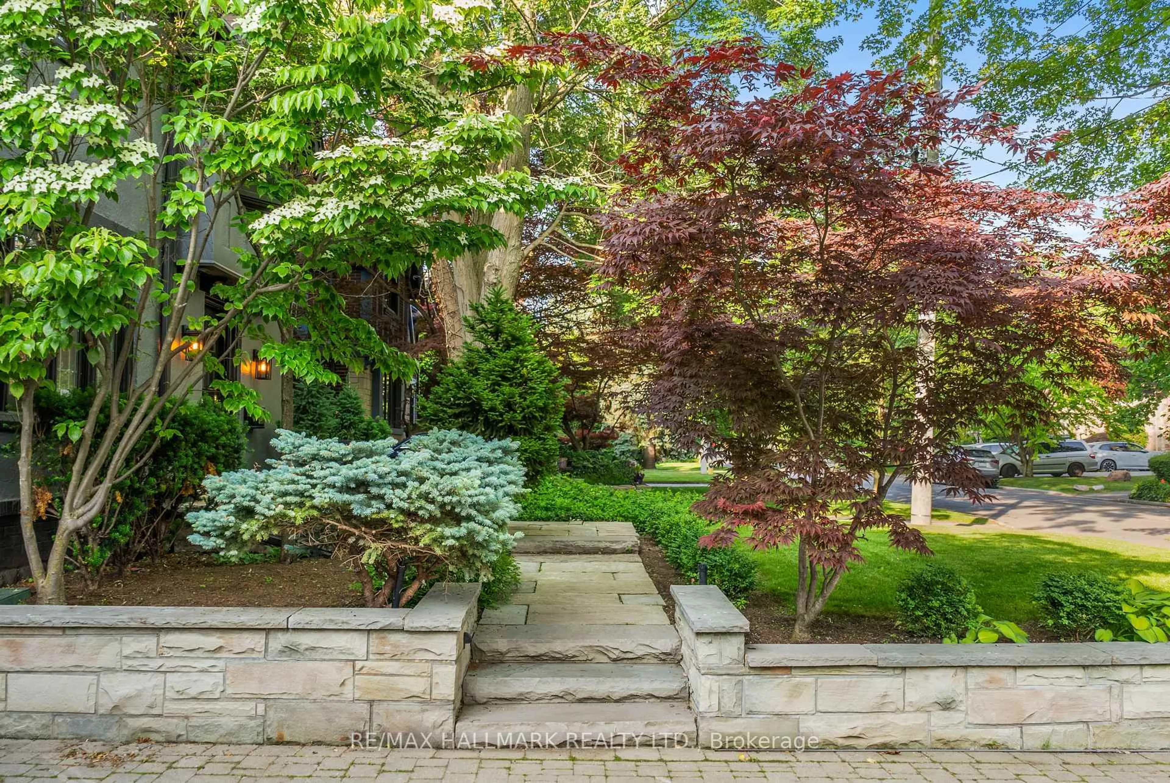 Patio, street for 16 Elderwood Dr, Toronto Ontario M5P 1W5