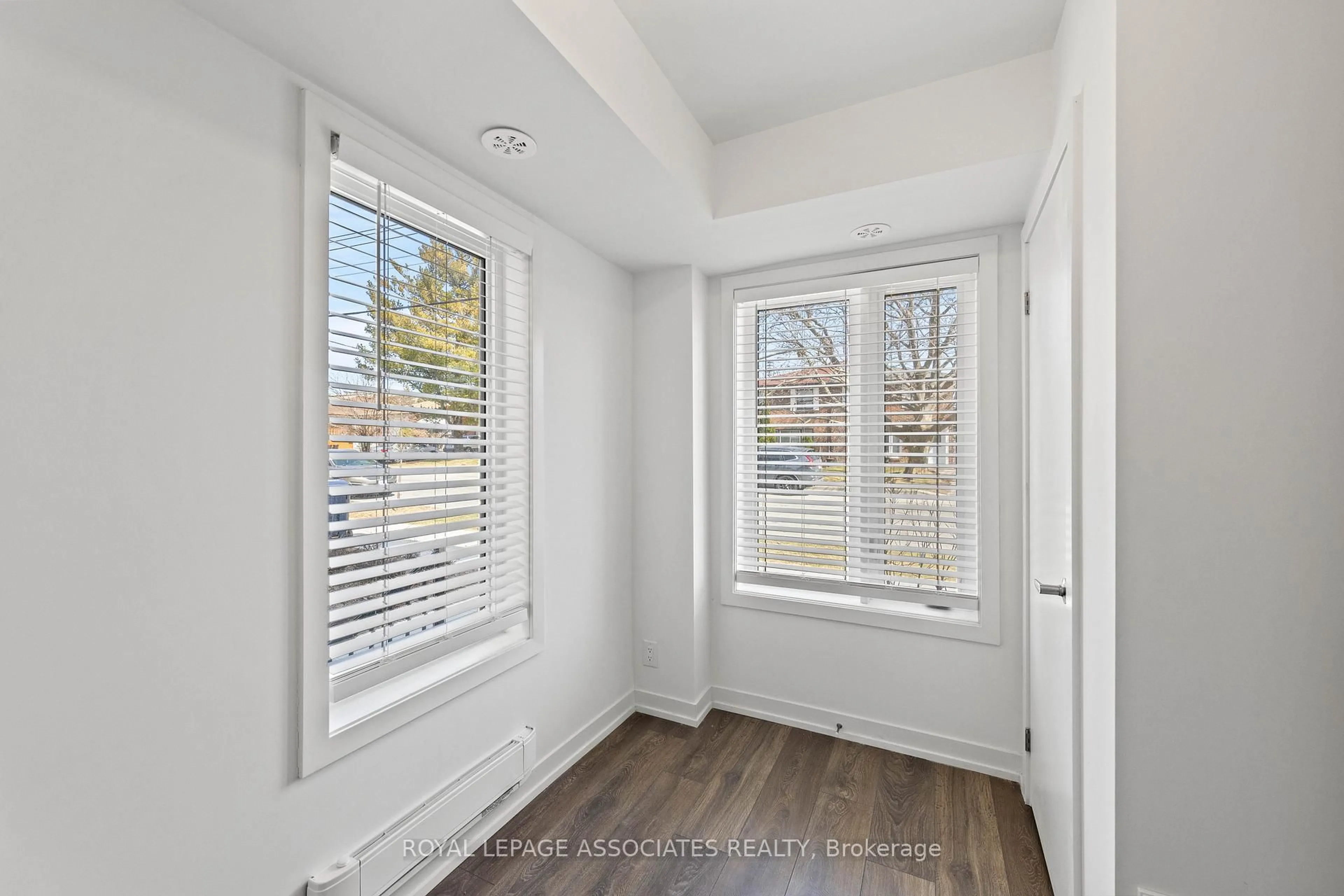 Indoor entryway for 84B Tisdale Ave, Toronto Ontario M4A 0A9