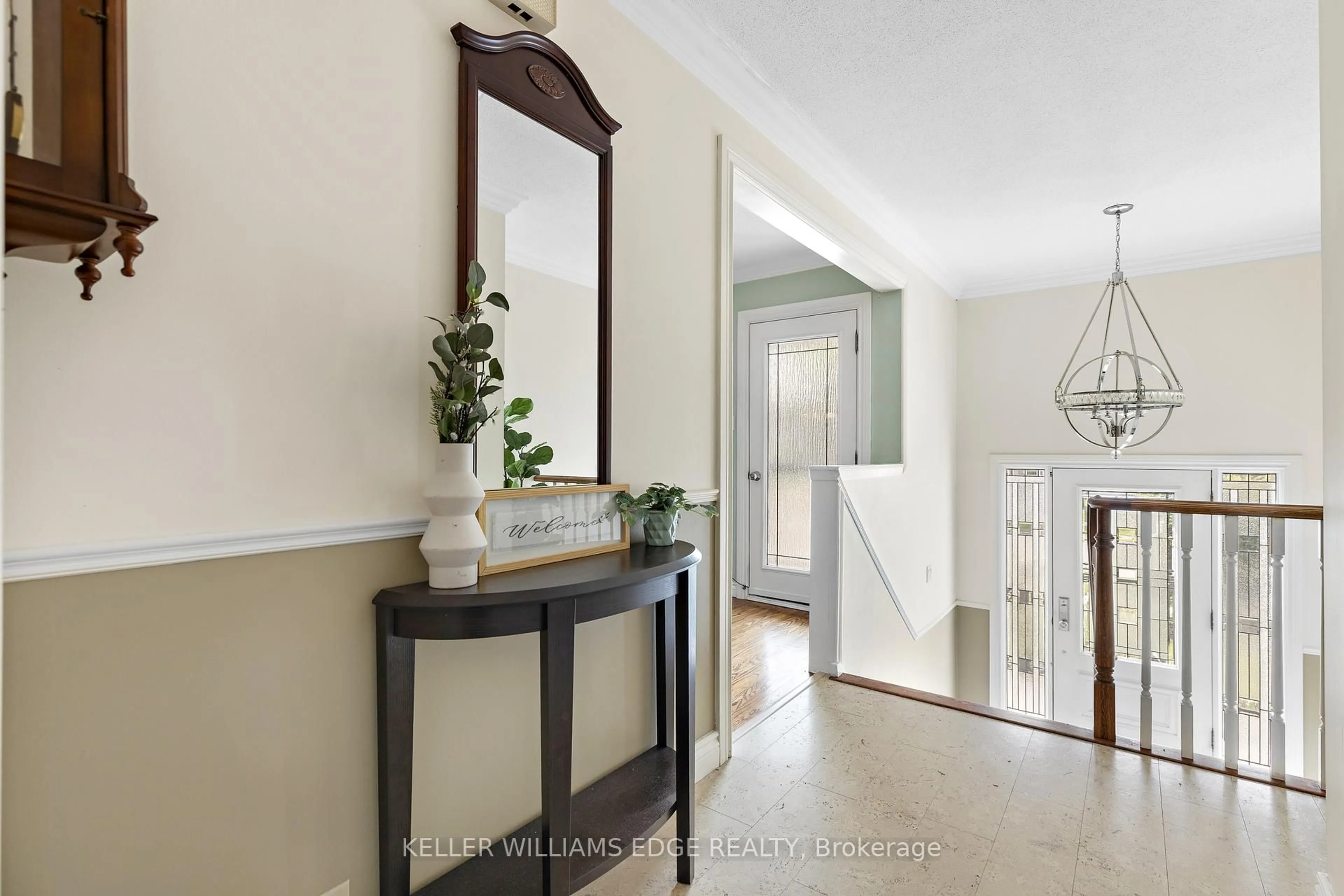 Indoor entryway for 85 Sexton Cres, Toronto Ontario M2H 2L7