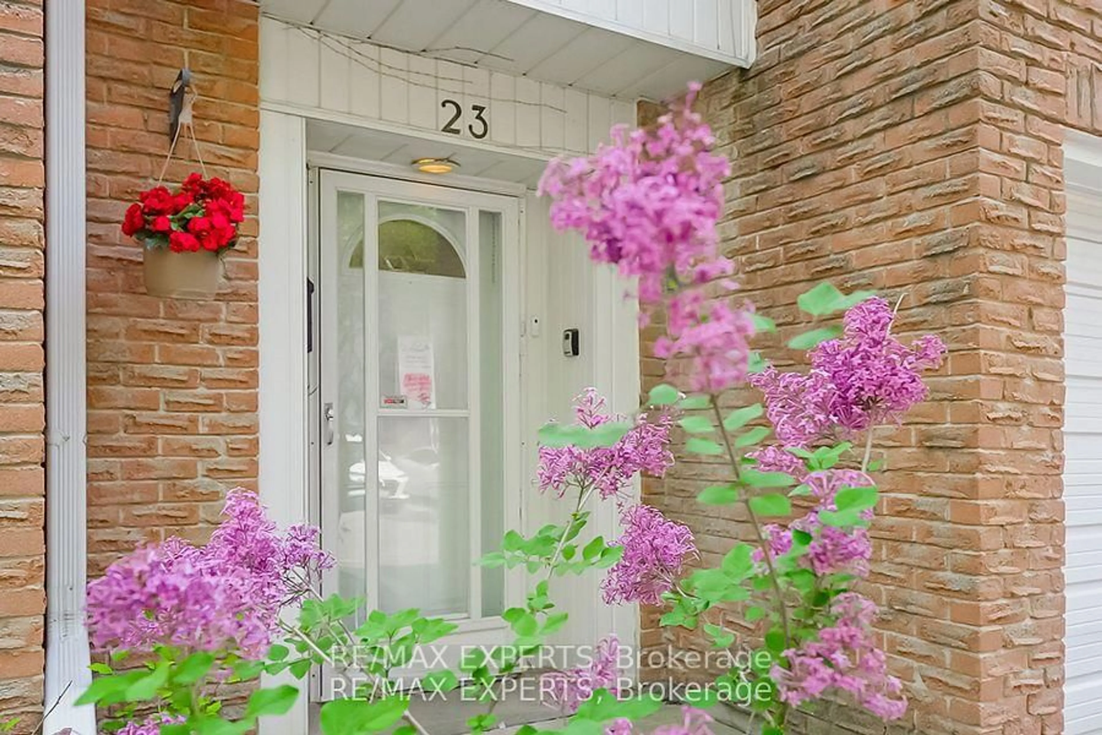 Indoor entryway for 23 Thimble Berry Way, Toronto Ontario M2H 3K6