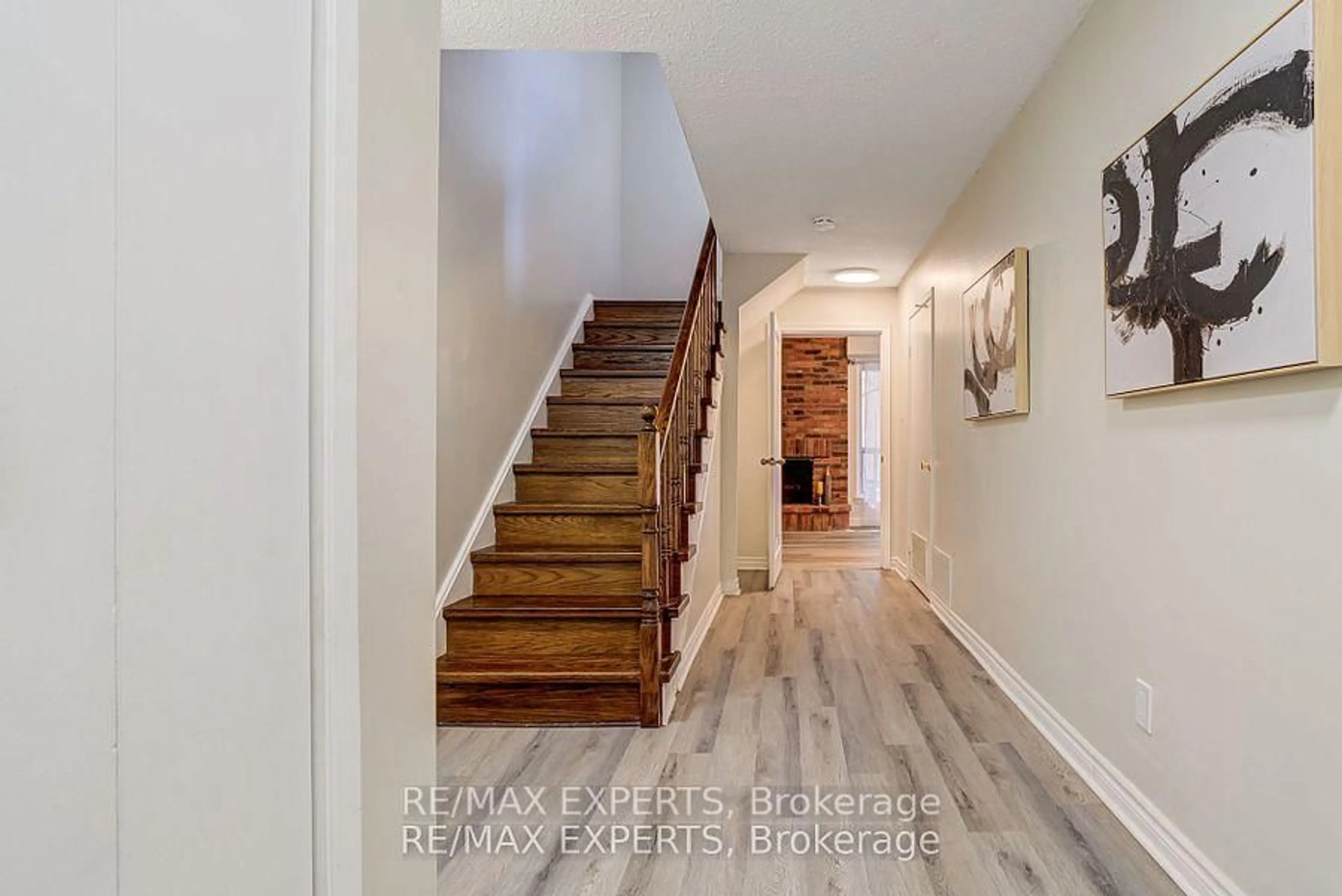 Indoor entryway for 23 Thimble Berry Way, Toronto Ontario M2H 3K6