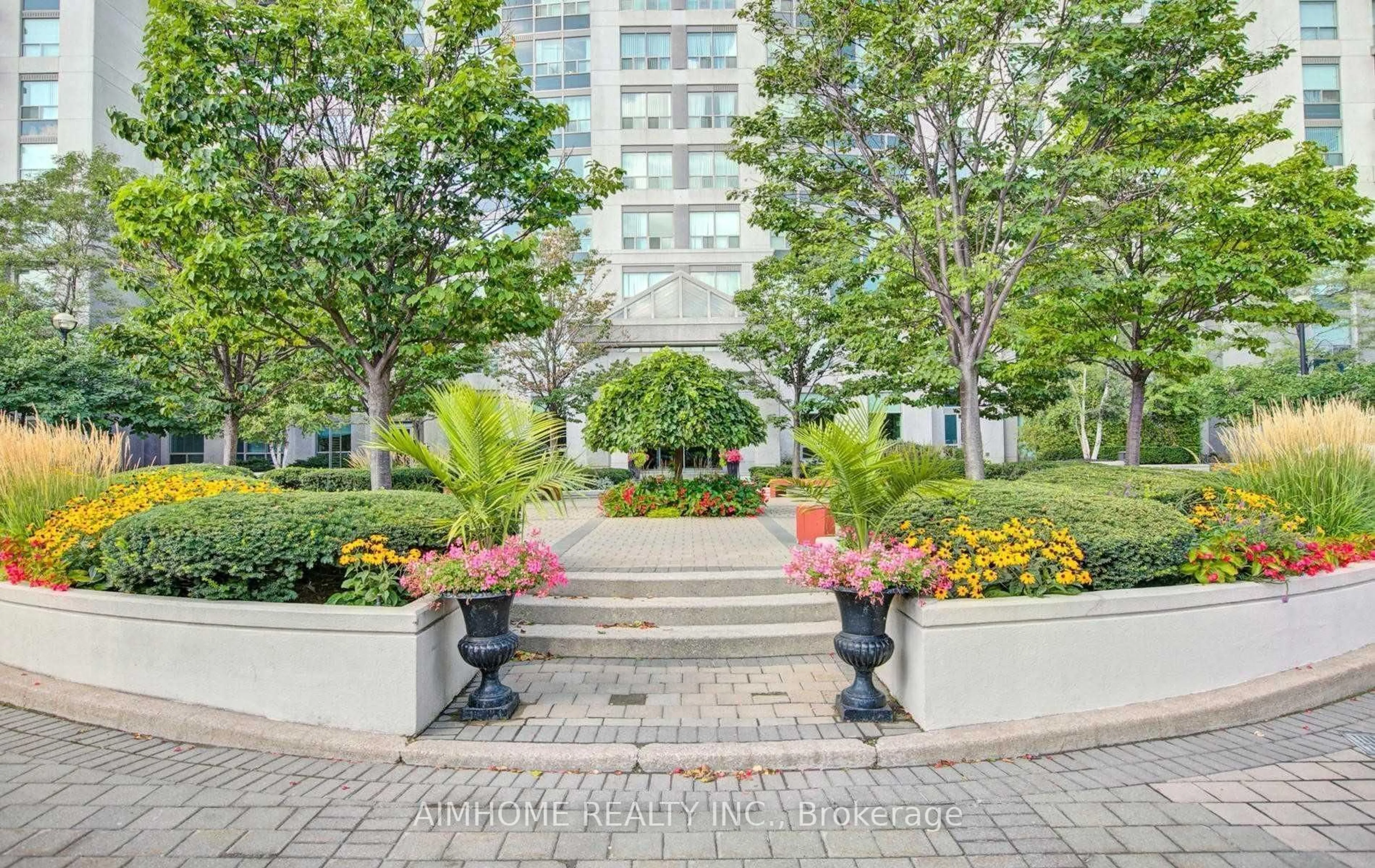 Patio, street for 188 Doris Ave #1019, Toronto Ontario M2N 6Z5