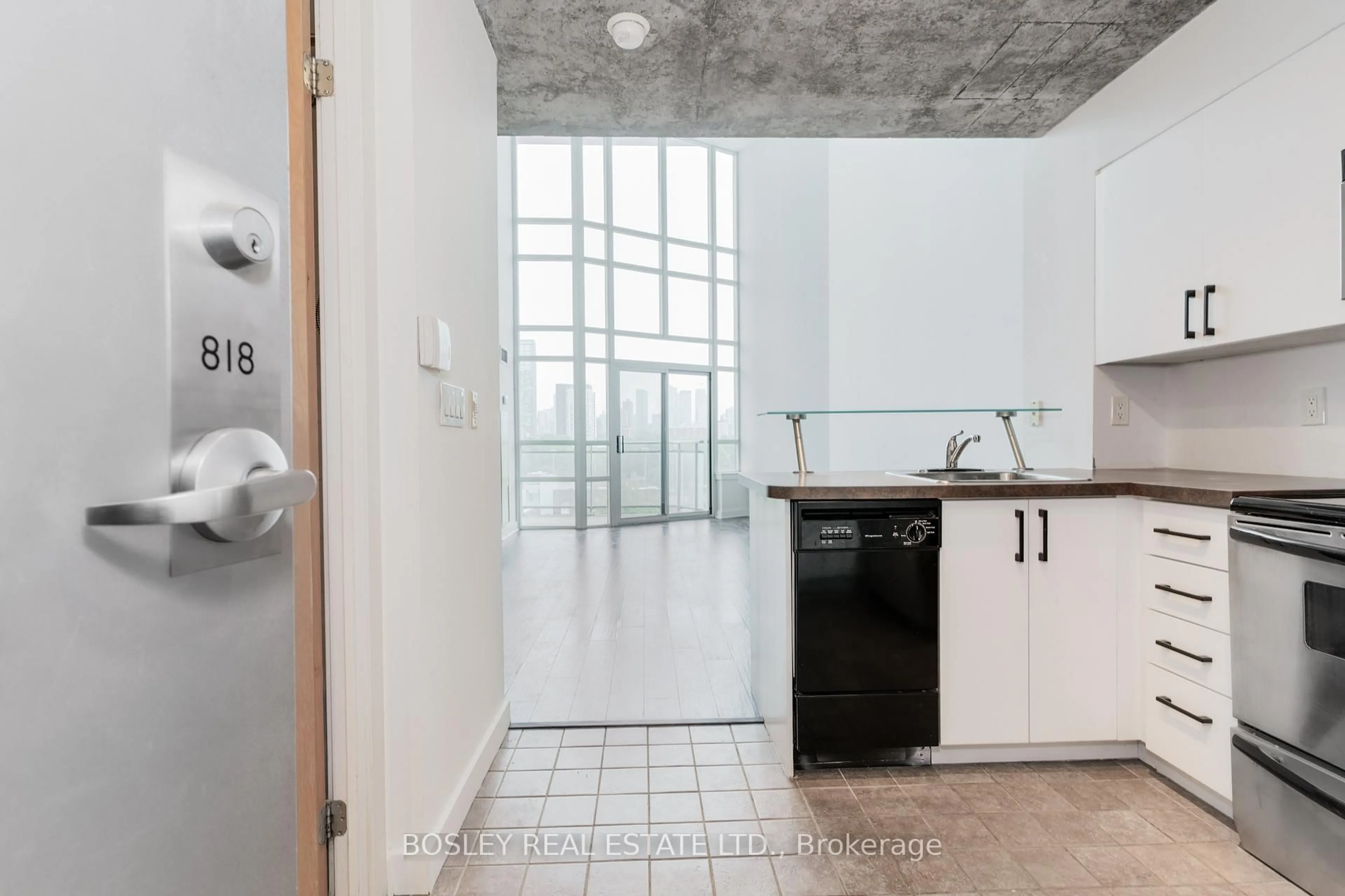 Standard kitchen, unknown for 255 Richmond St #818, Toronto Ontario M5A 4T7