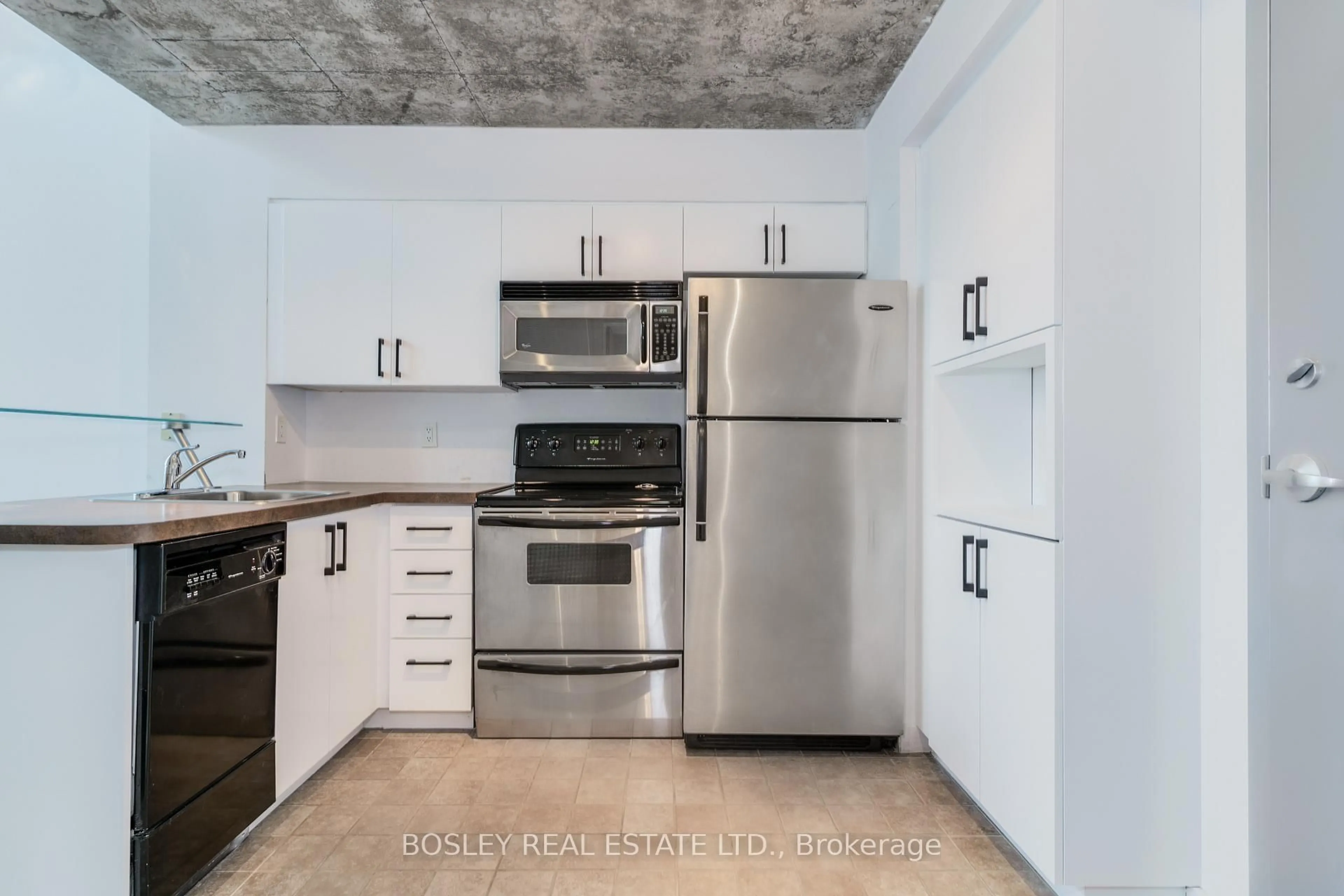 Standard kitchen, cement floor for 255 Richmond St #818, Toronto Ontario M5A 4T7
