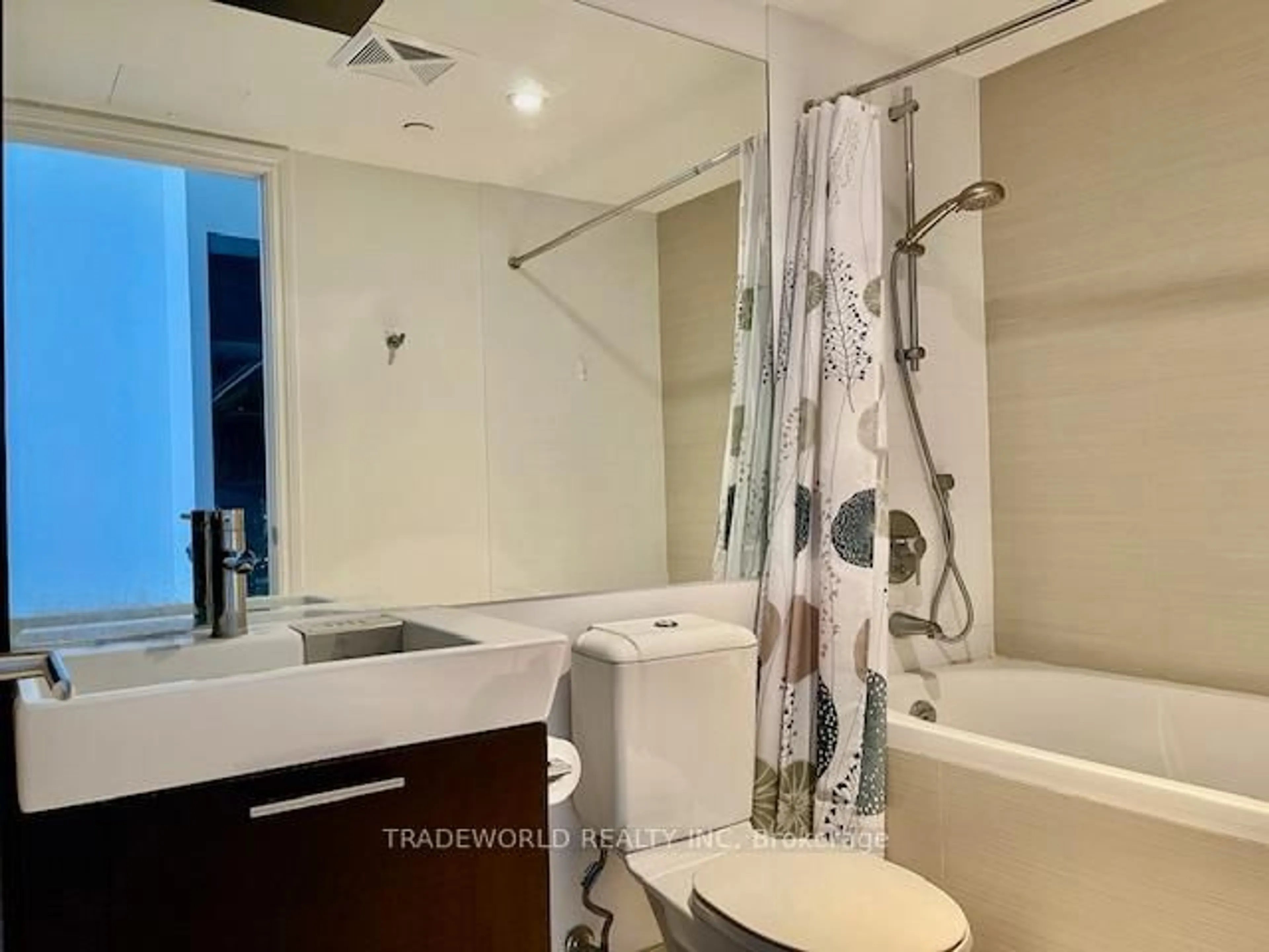 Standard bathroom, unknown for 386 Yonge St #3615, Toronto Ontario M5B 0A5