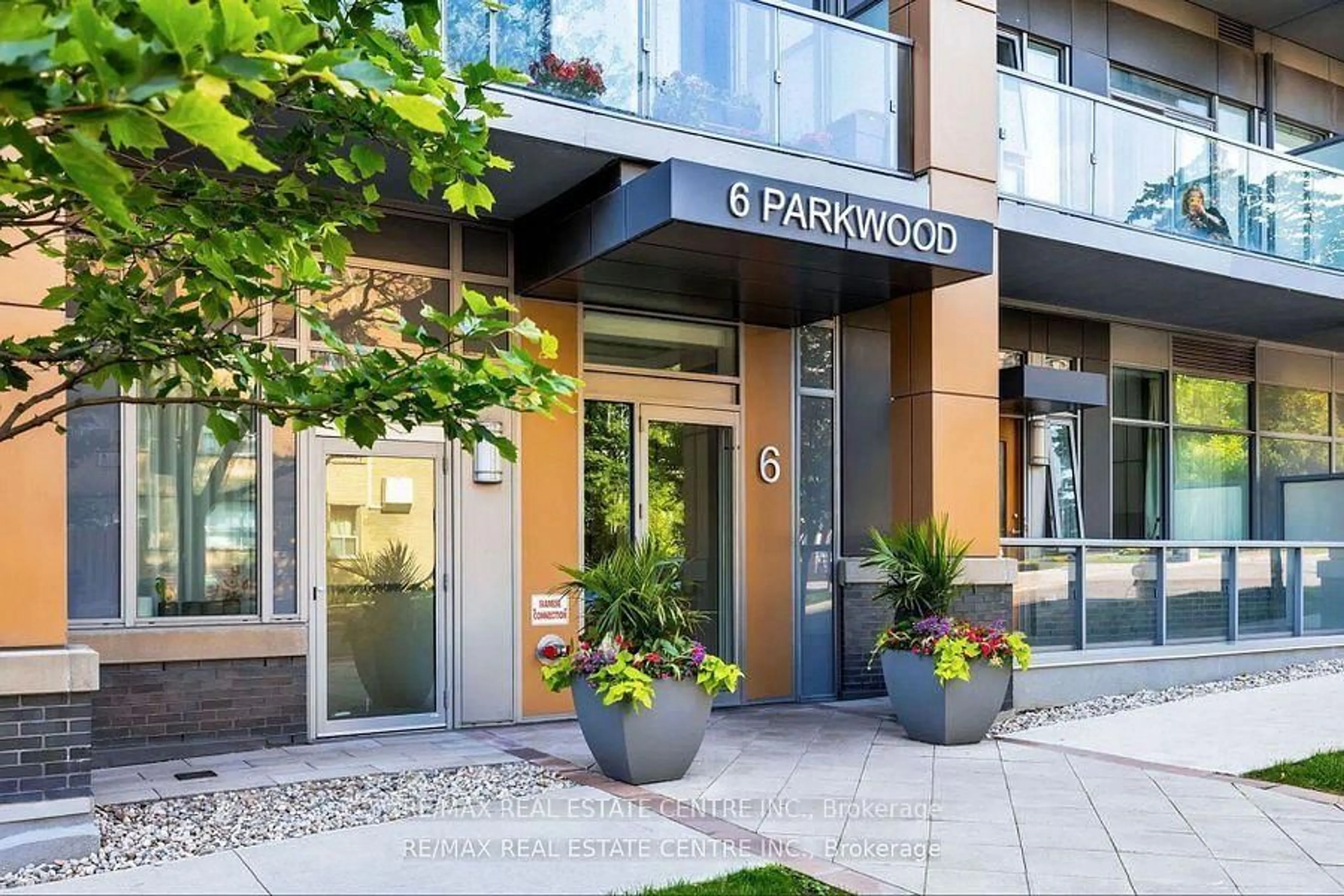 Indoor foyer for 6 Parkwood Ave #419, Toronto Ontario M4V 2W8