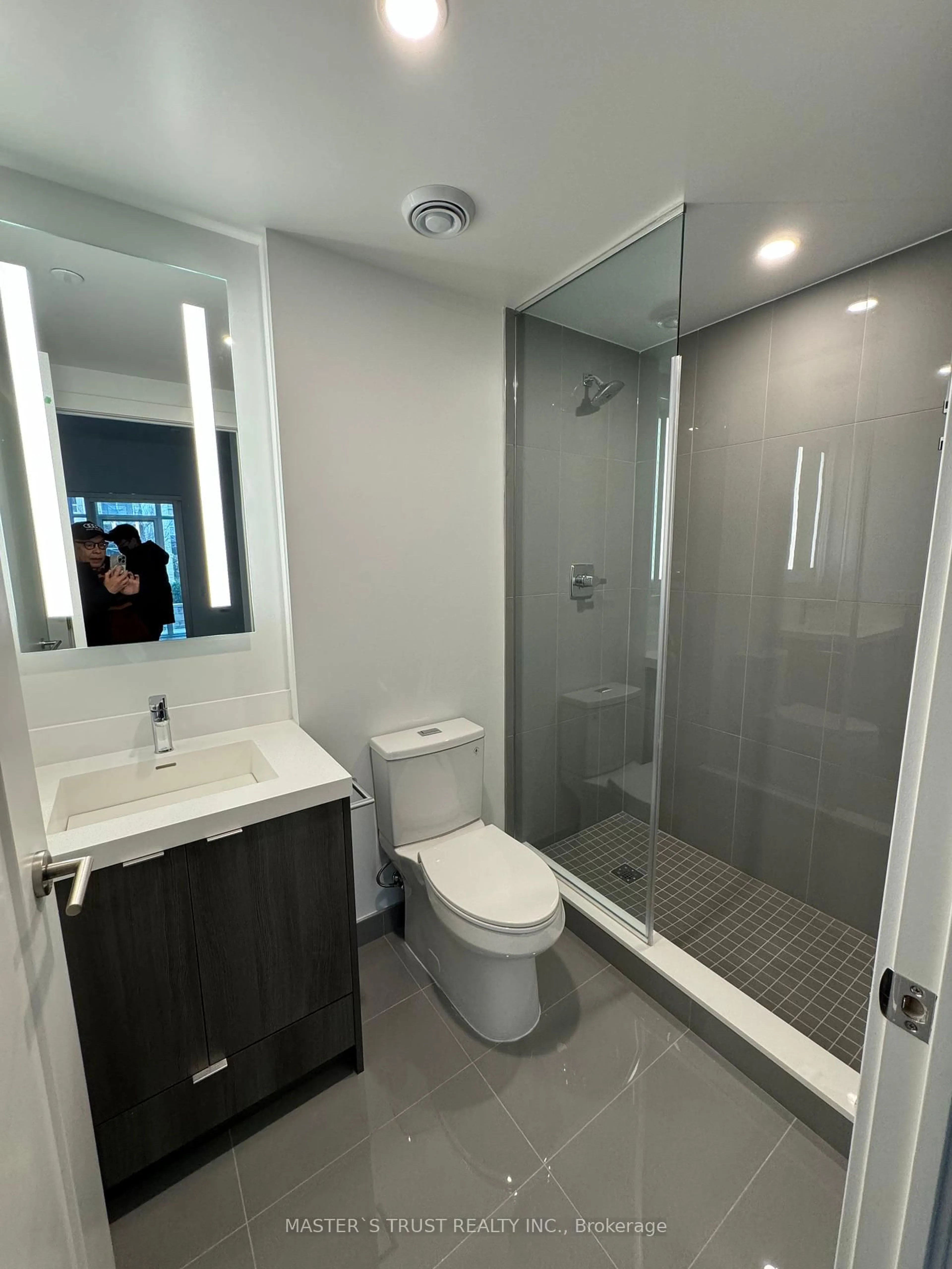Standard bathroom, ceramic/tile floor for 30 IN ON THE PARK Dr #203, Toronto Ontario M3C 0P7