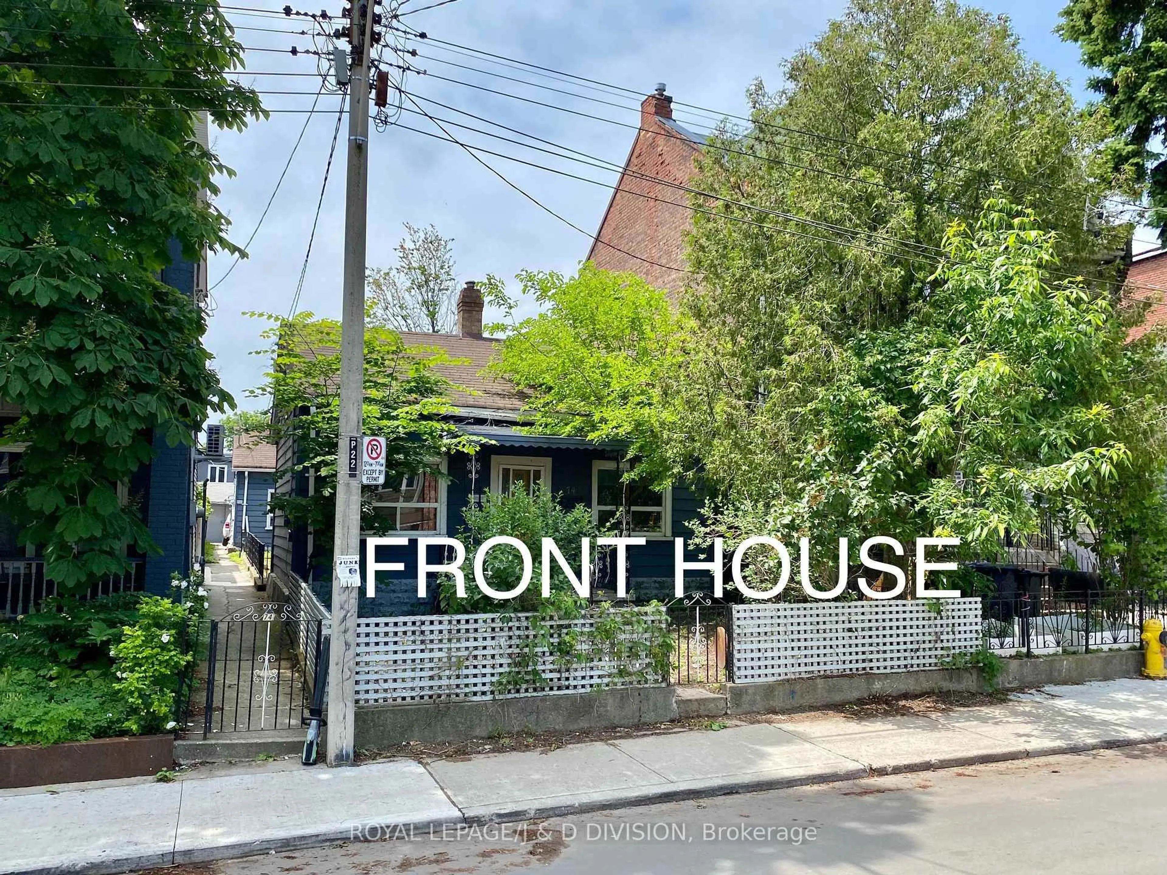 A pic from outside/outdoor area/front of a property/back of a property/a pic from drone, street for 74 Markham St, Toronto Ontario M6J 2G5