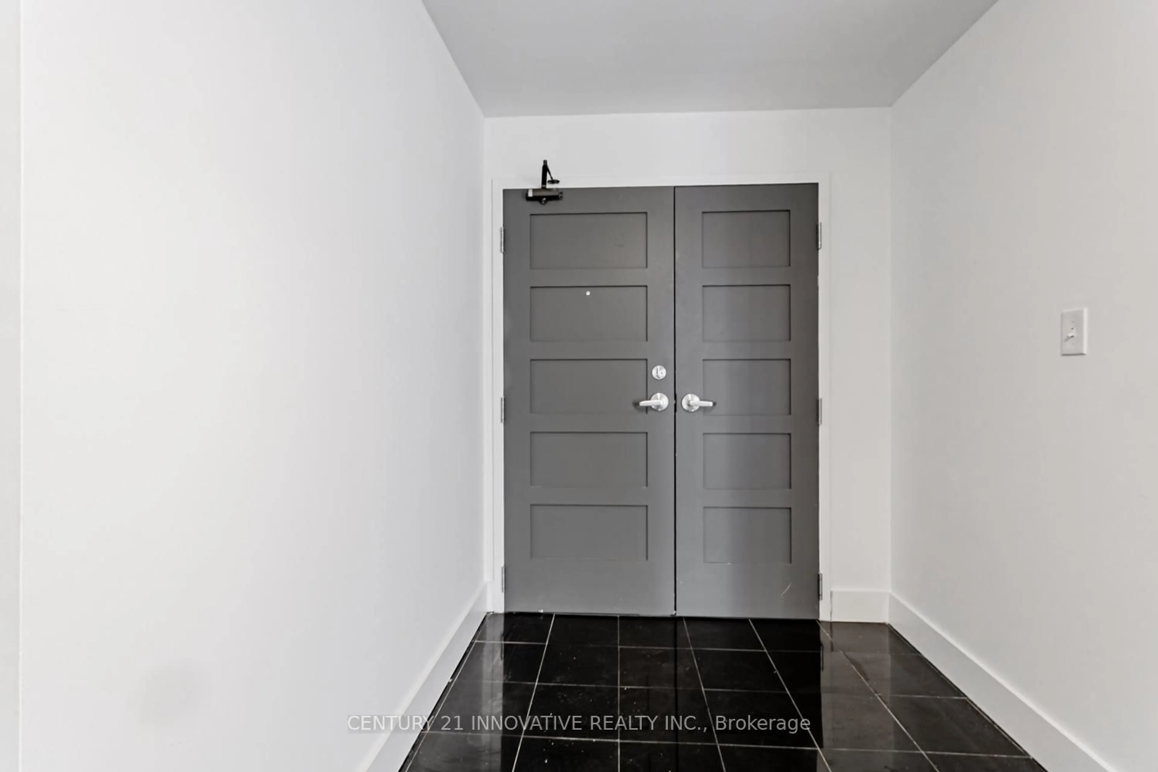 Indoor entryway for 188 Spadina Ave #604, Toronto Ontario M5T 3A4