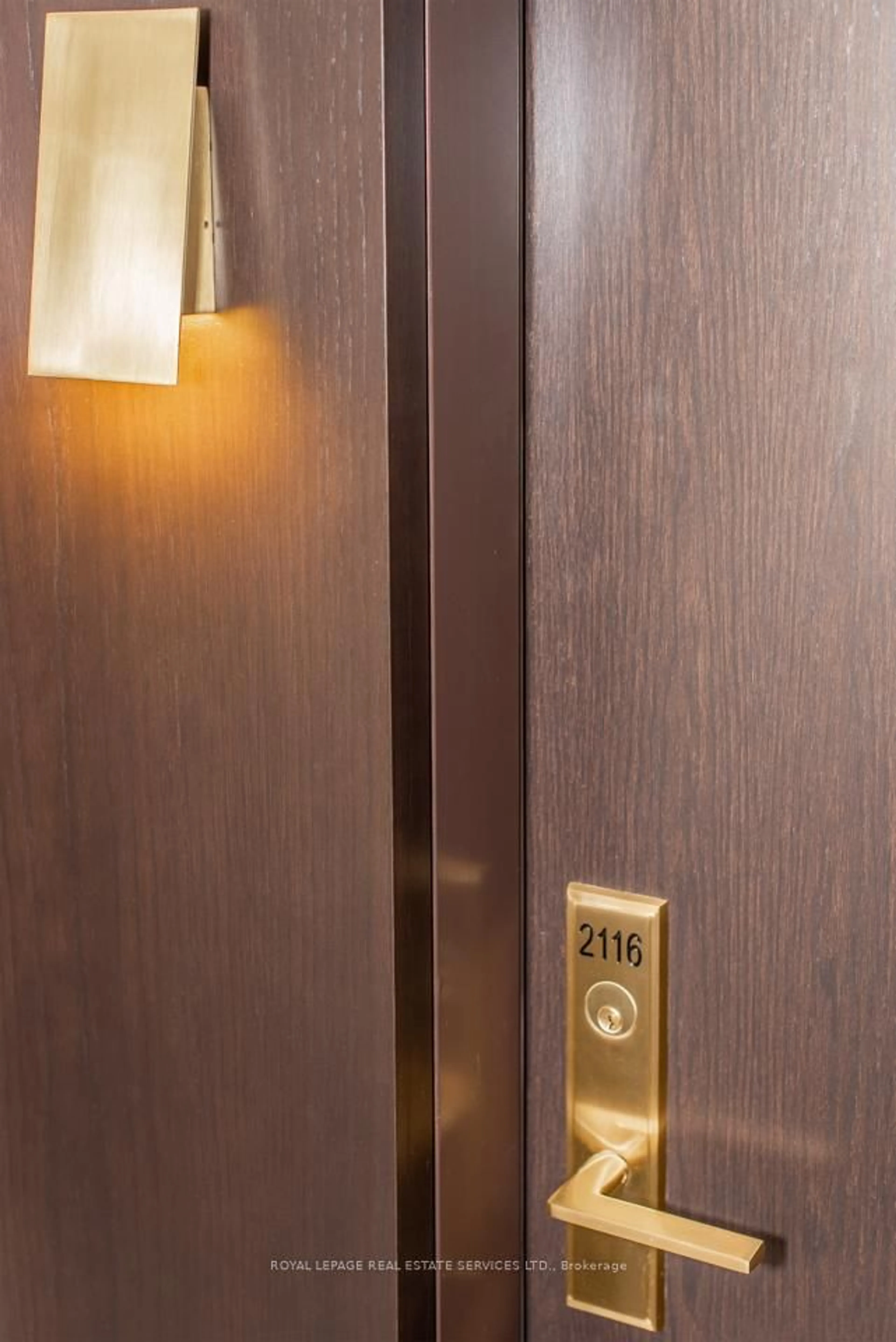 Indoor foyer for 330 Richmond St #2116, Toronto Ontario M5V 1X2