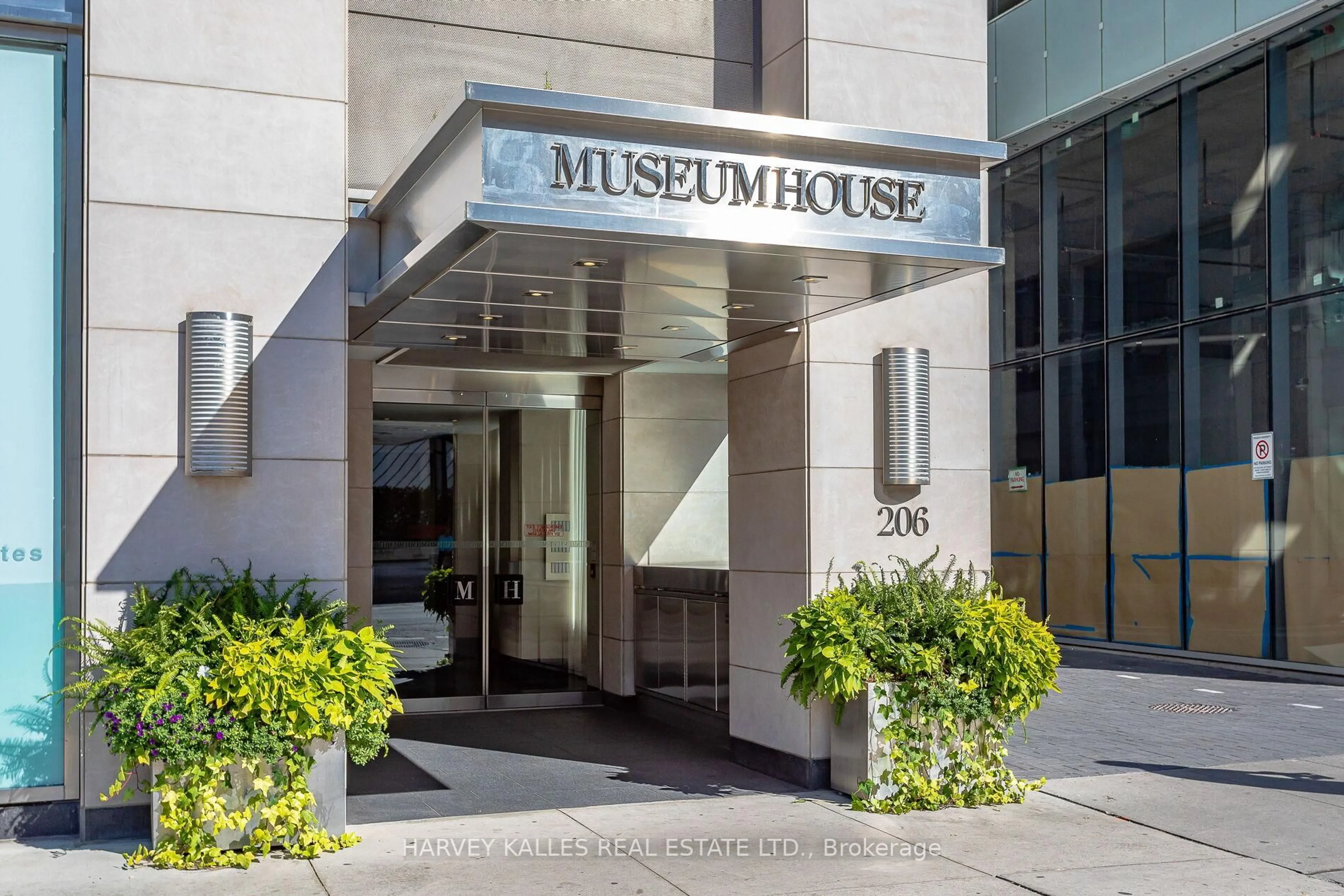 Indoor foyer for 206 Bloor St #1202, Toronto Ontario M5S 1T8