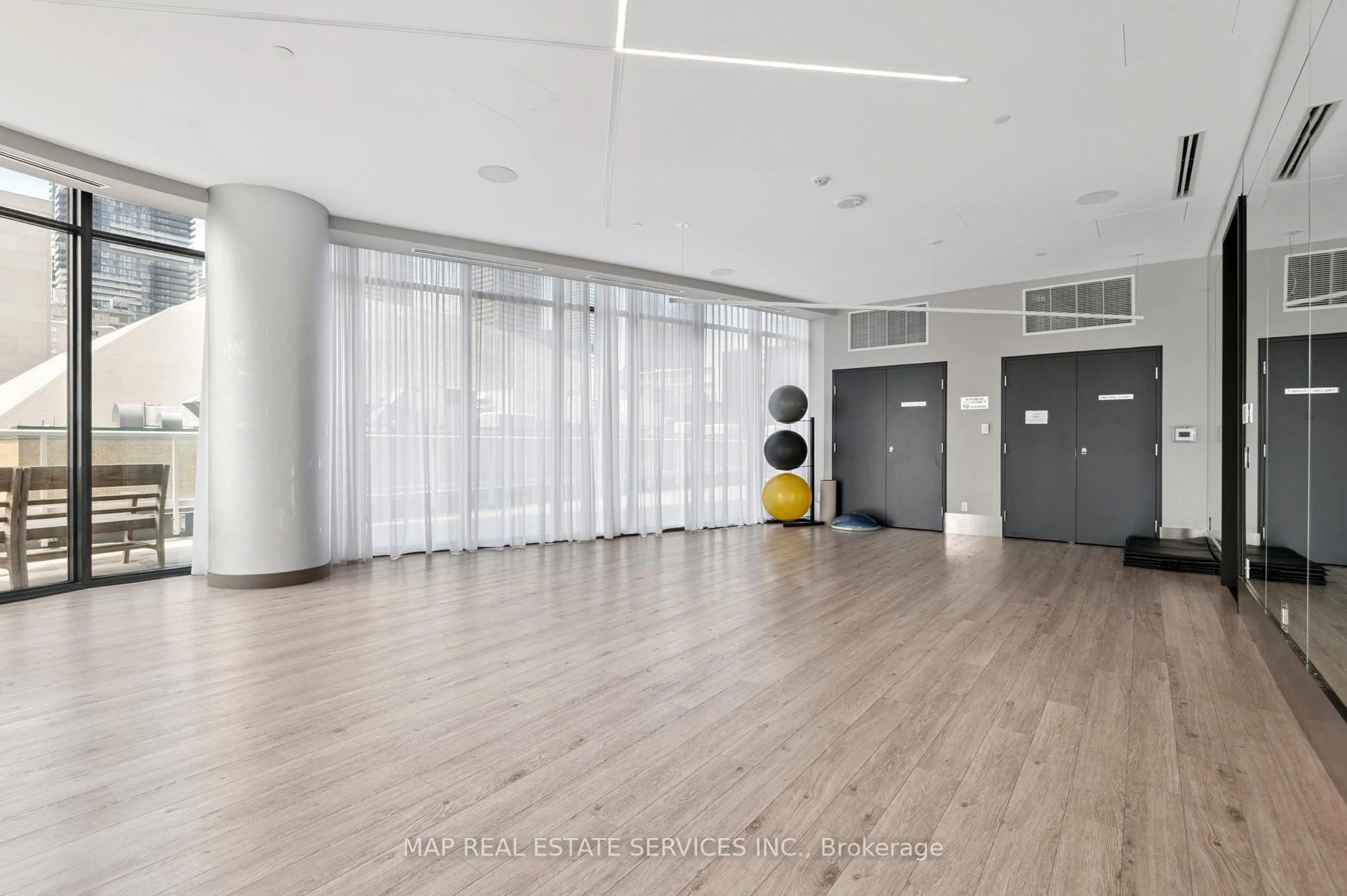 Indoor foyer for 403 Church St #3302, Toronto Ontario M4Y 0C9