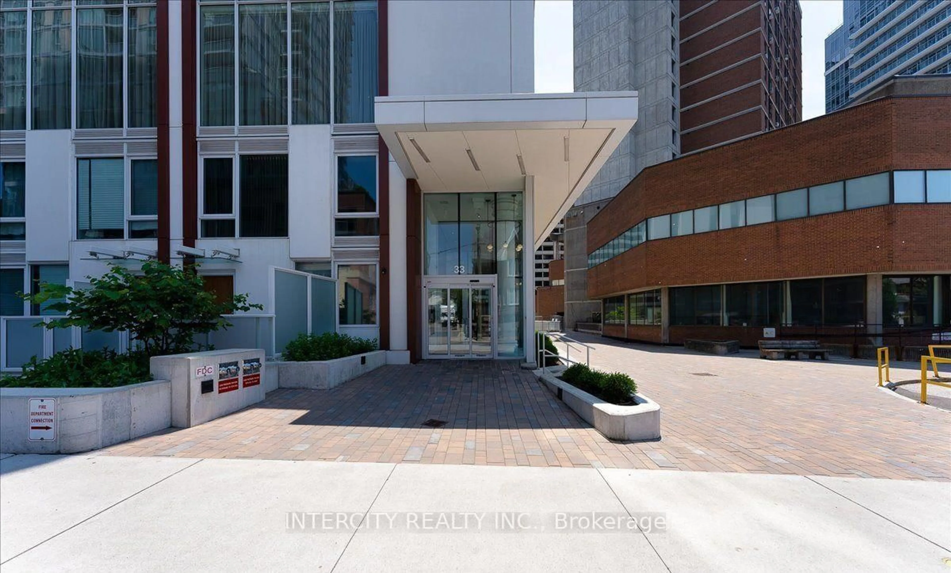 Indoor foyer for 33 Helendale Ave #2407, Toronto Ontario M4R 1C5