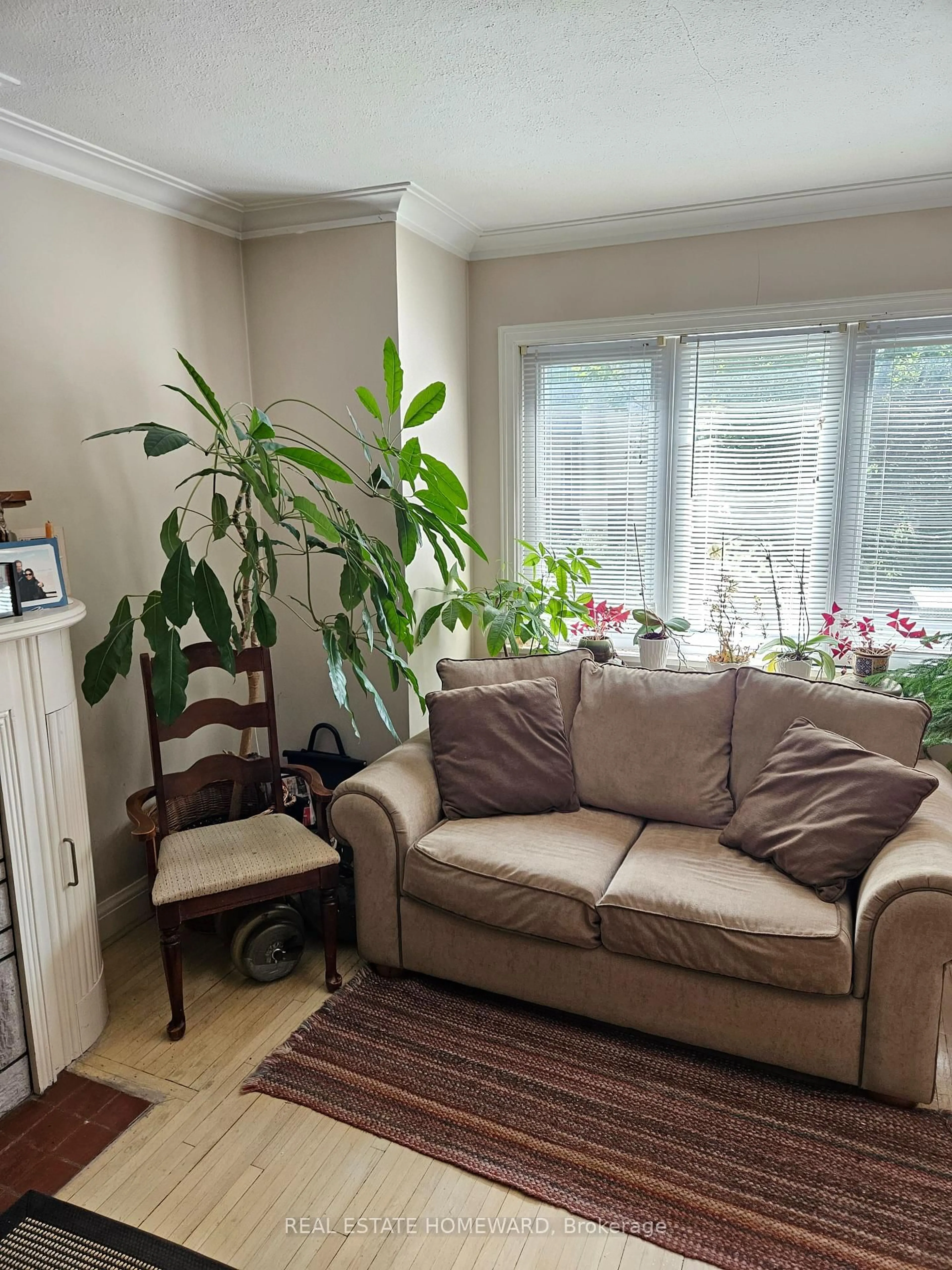 Living room with furniture, unknown for 28 Glen Echo Rd, Toronto Ontario M4N 2E1