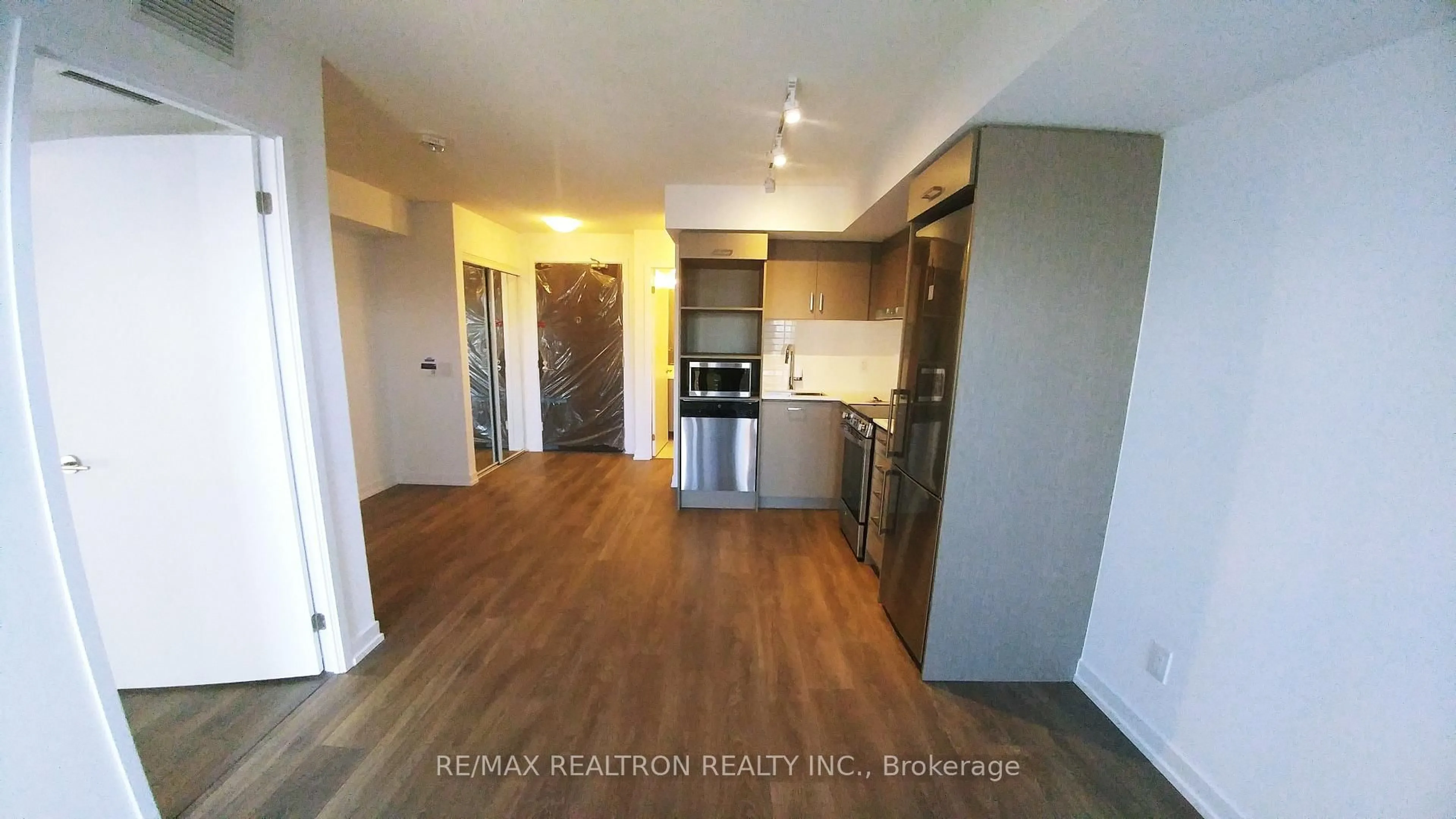 A pic of a room for 219 Dundas Ave #1806, Toronto Ontario M5A 0V1