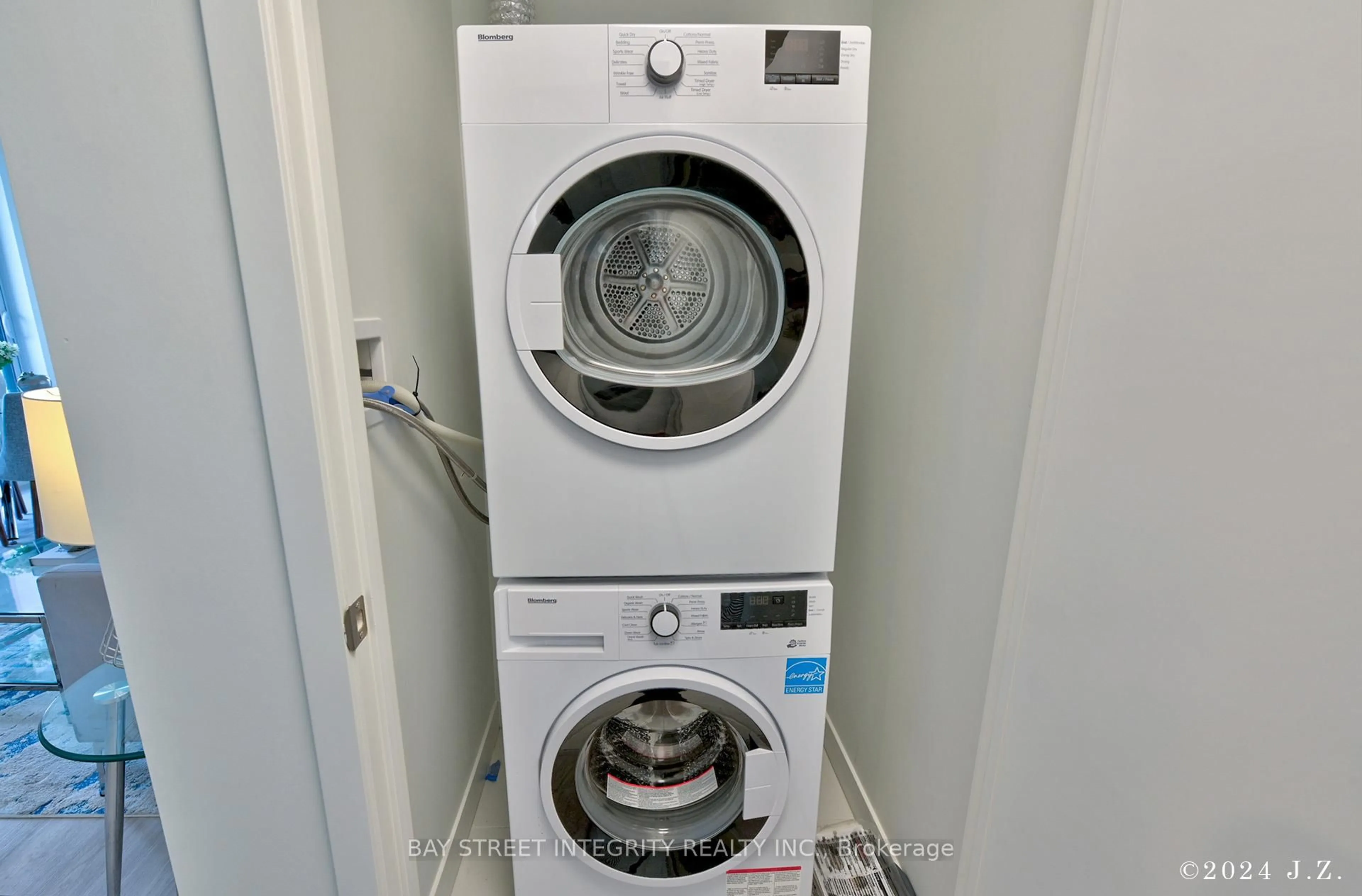 Laundry room for 185 Alberta Ave #403, Toronto Ontario M6C 1C5
