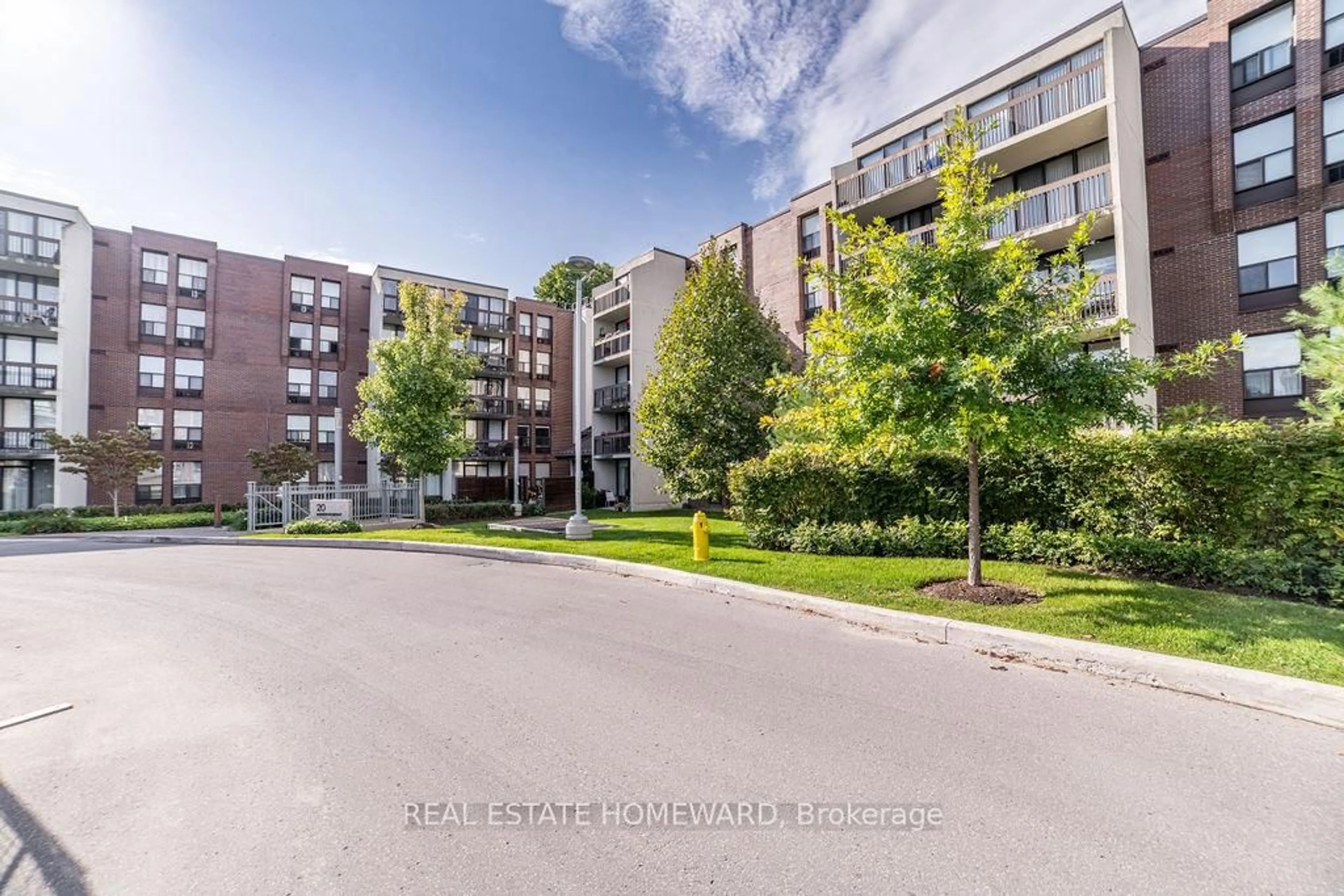 A pic from outside/outdoor area/front of a property/back of a property/a pic from drone, street for 20 Fashion Roseway #415, Toronto Ontario M2N 6B5