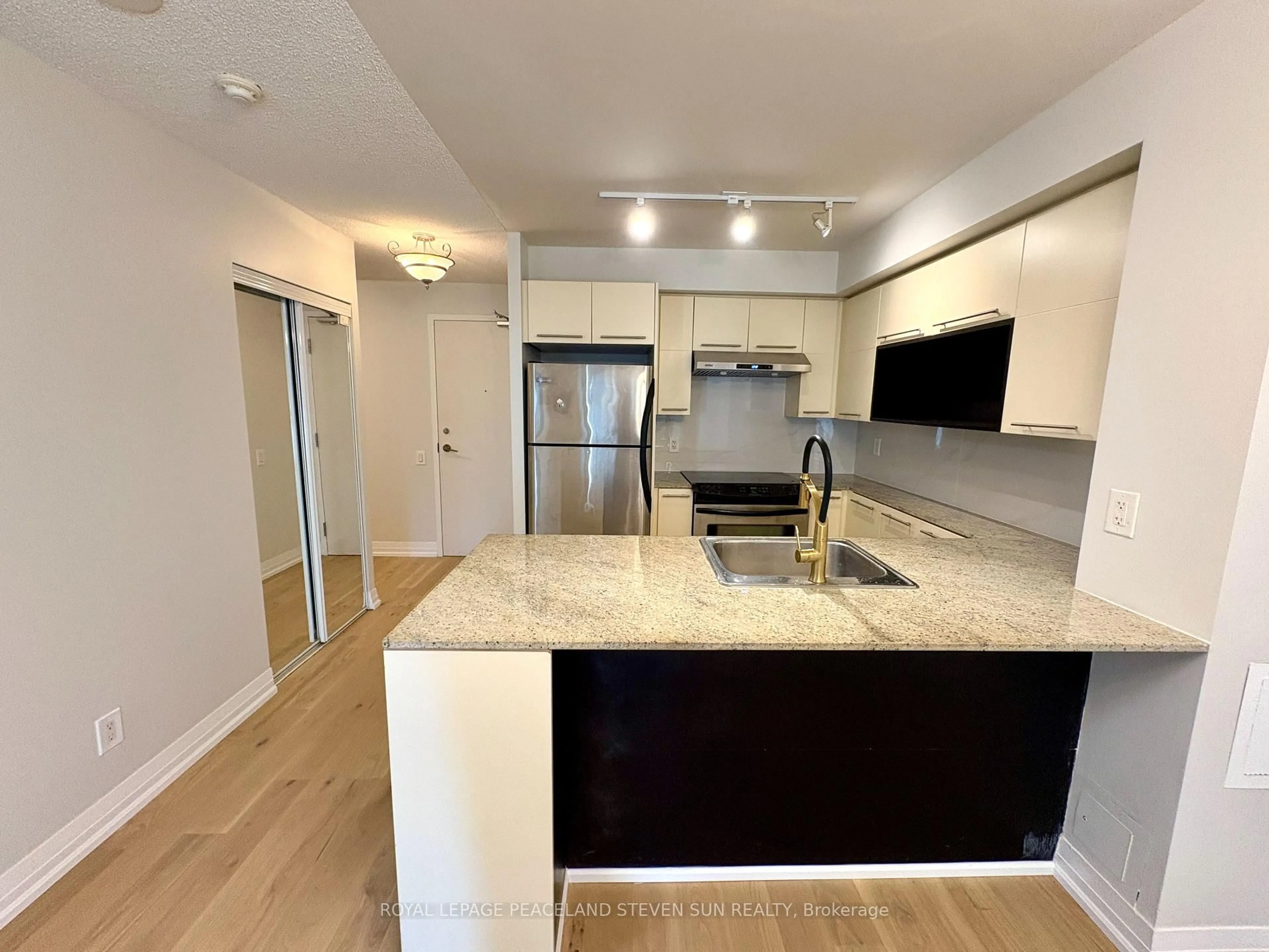 Open concept kitchen, unknown for 25 Carlton St #326, Toronto Ontario M5B 1L4
